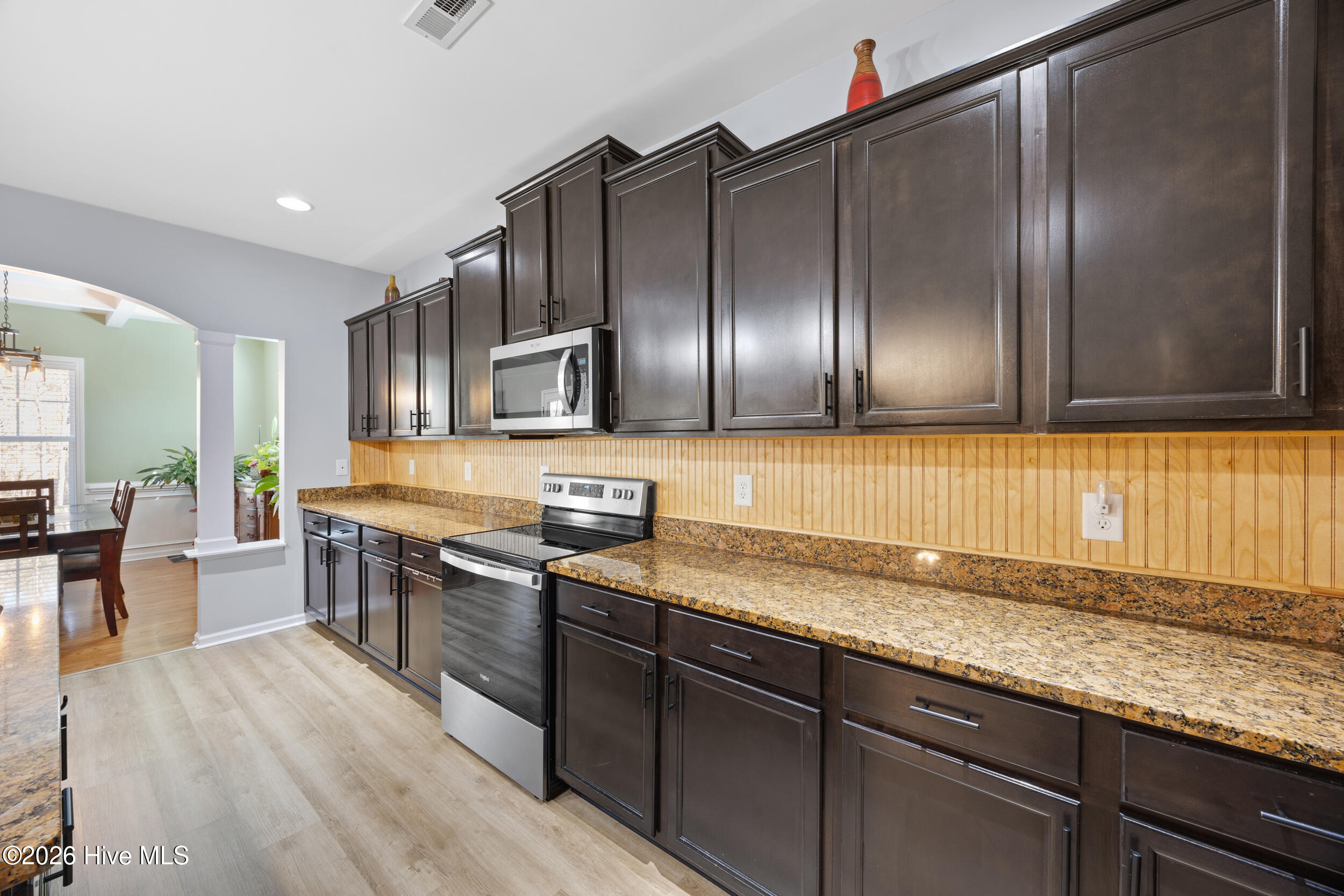 100549248 | Photo 21