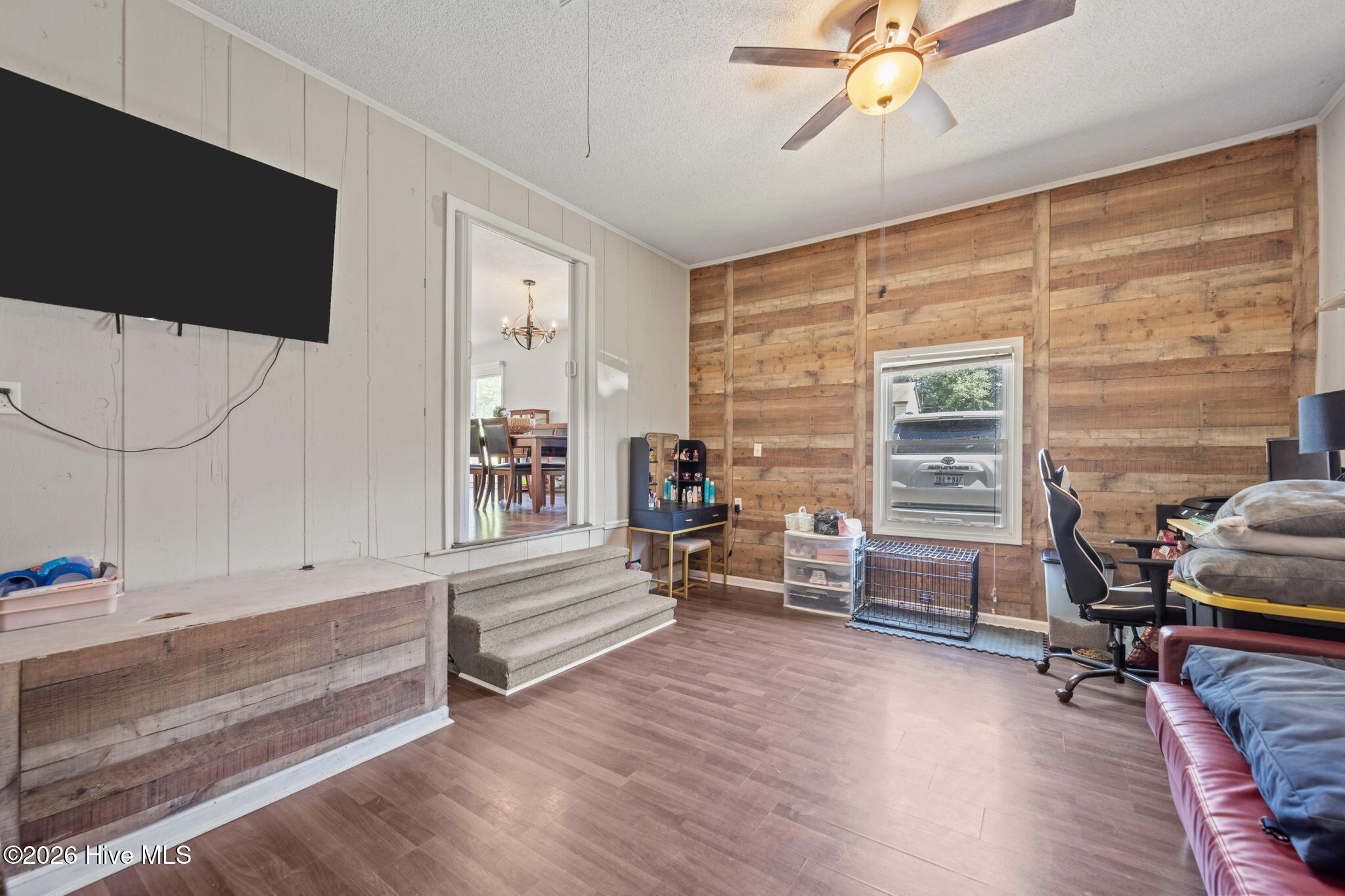 100569028 | Photo 30