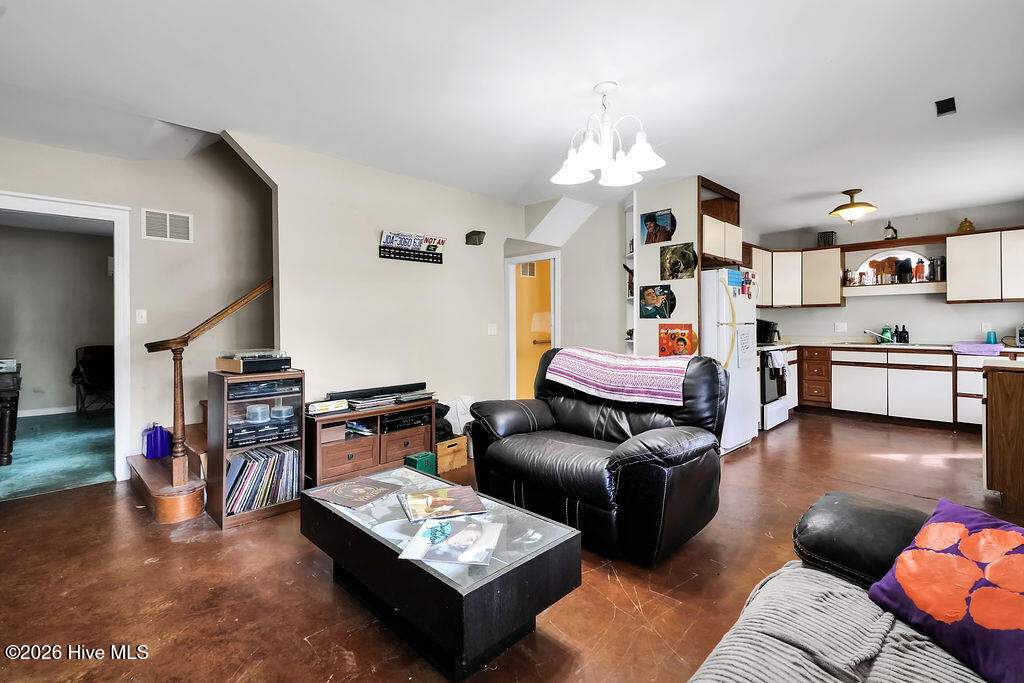 100559640 | Photo 11