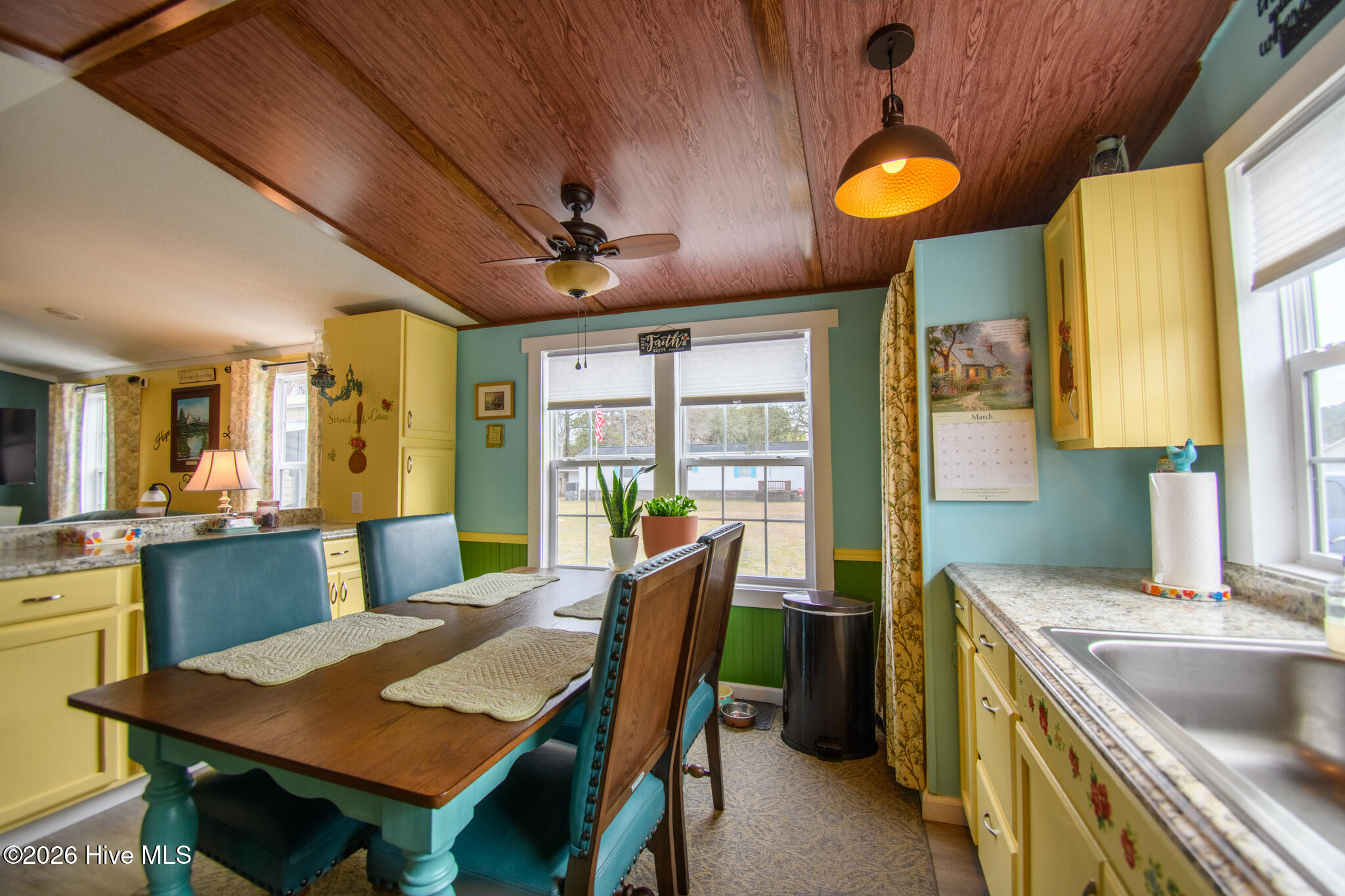 100558747 | Photo 36