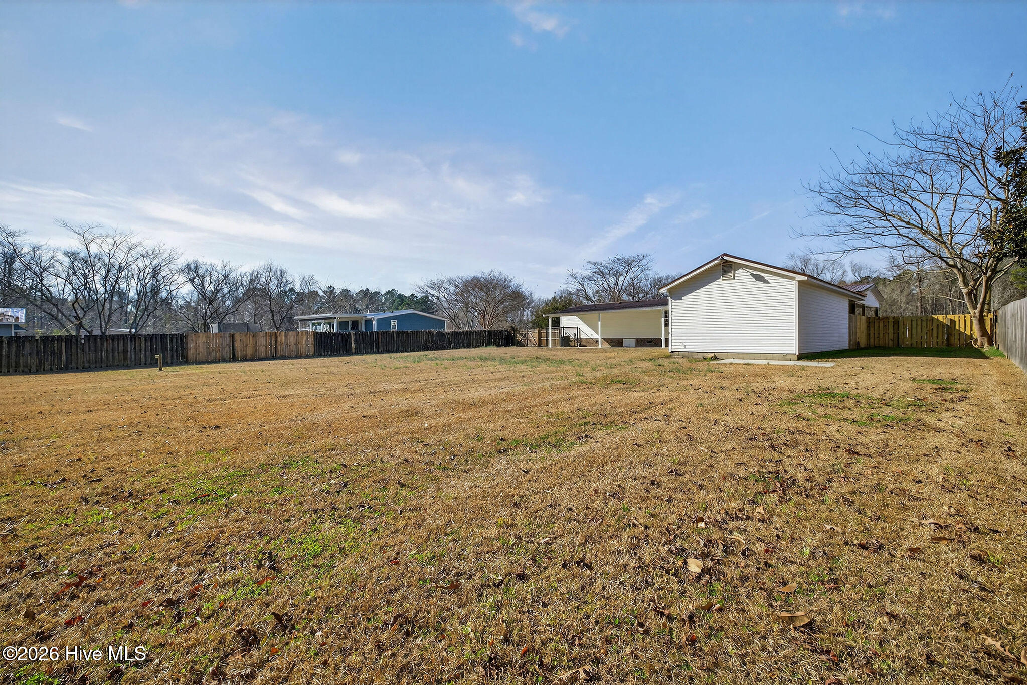 100548373 | Photo 40