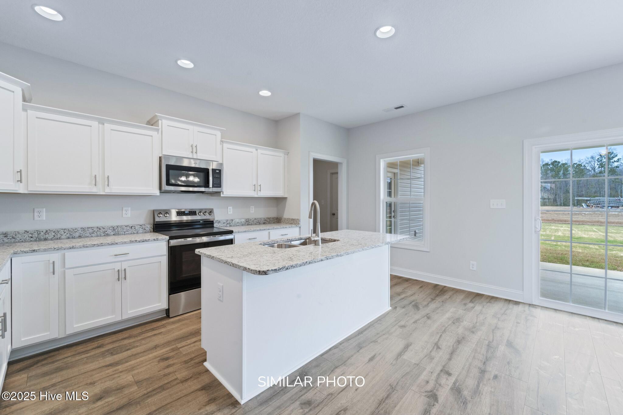 100542053 | Photo 15