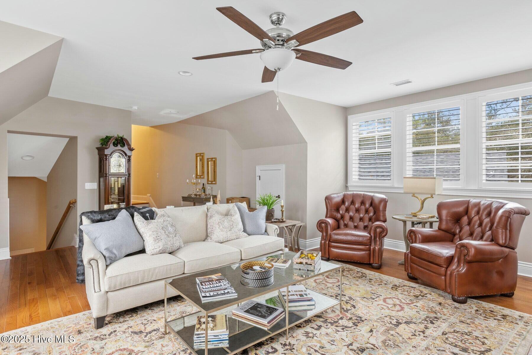 100549580 | Photo 53