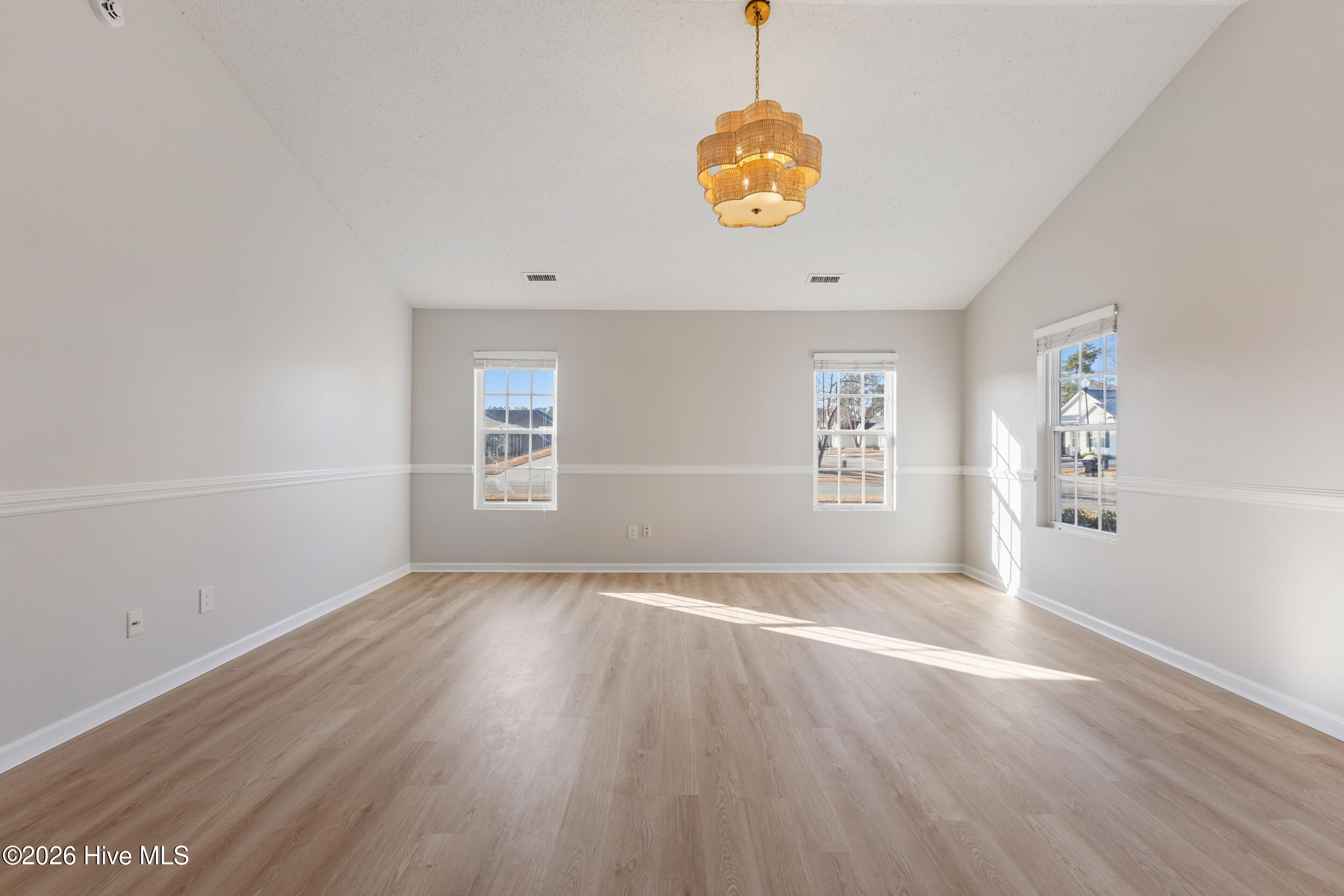 100553456 | Photo 10