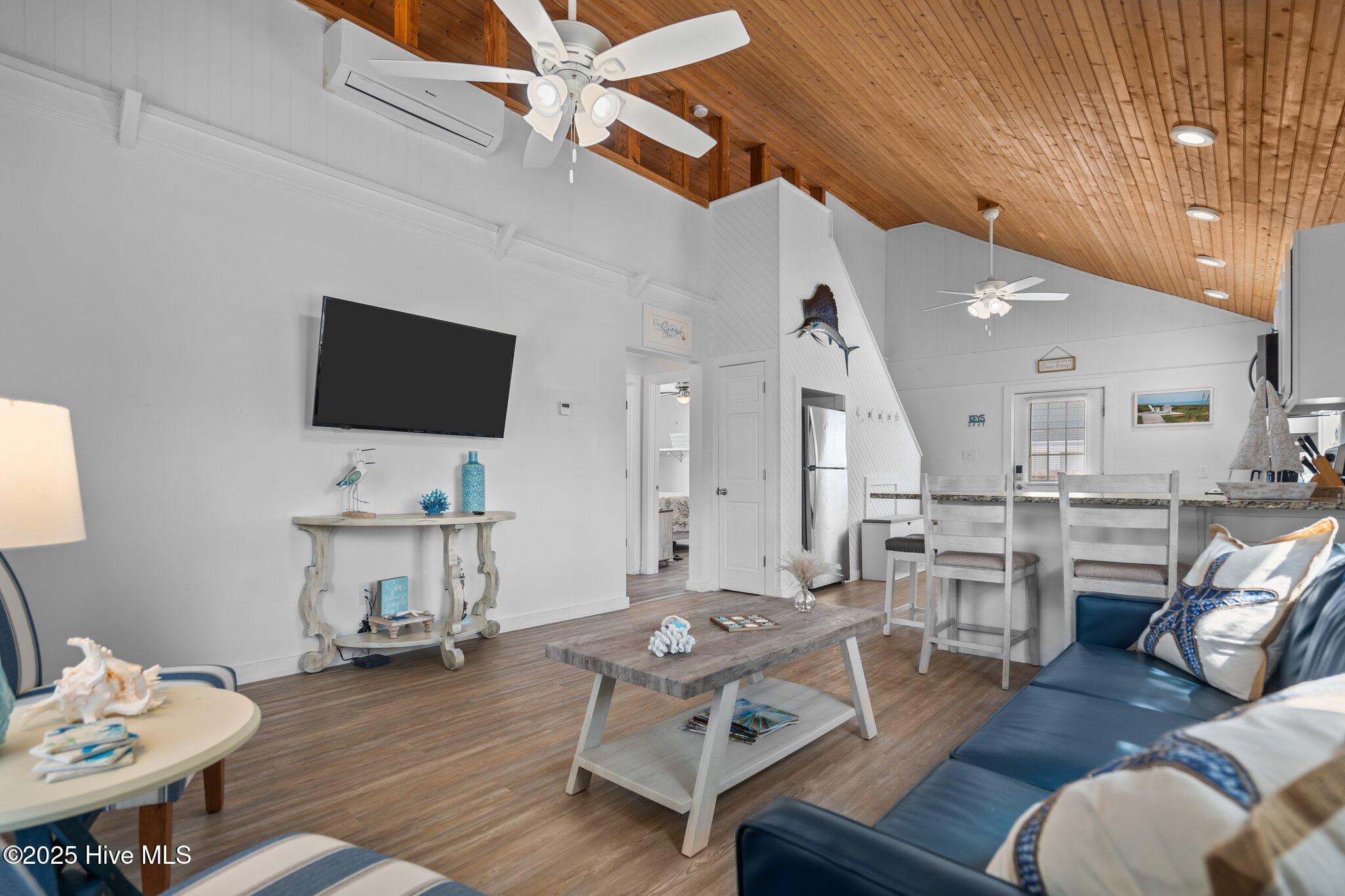 100537194 | Photo 83