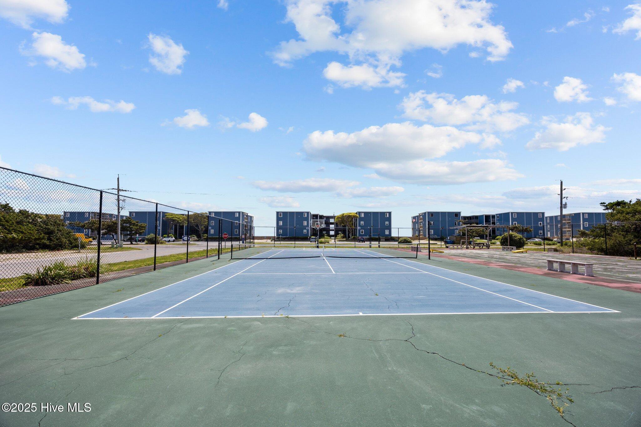 100561287 | Photo 25