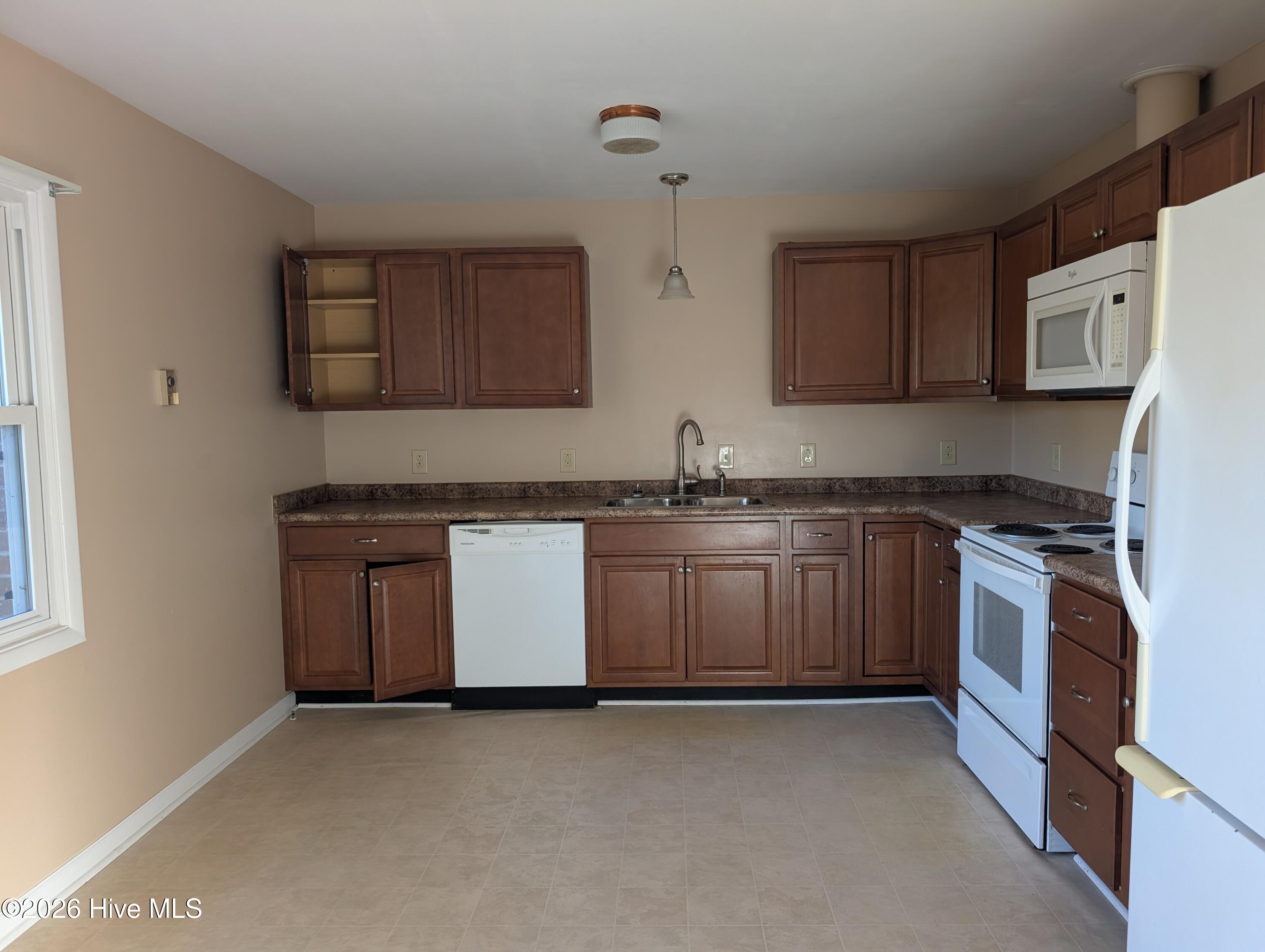 100548942 | Photo 11