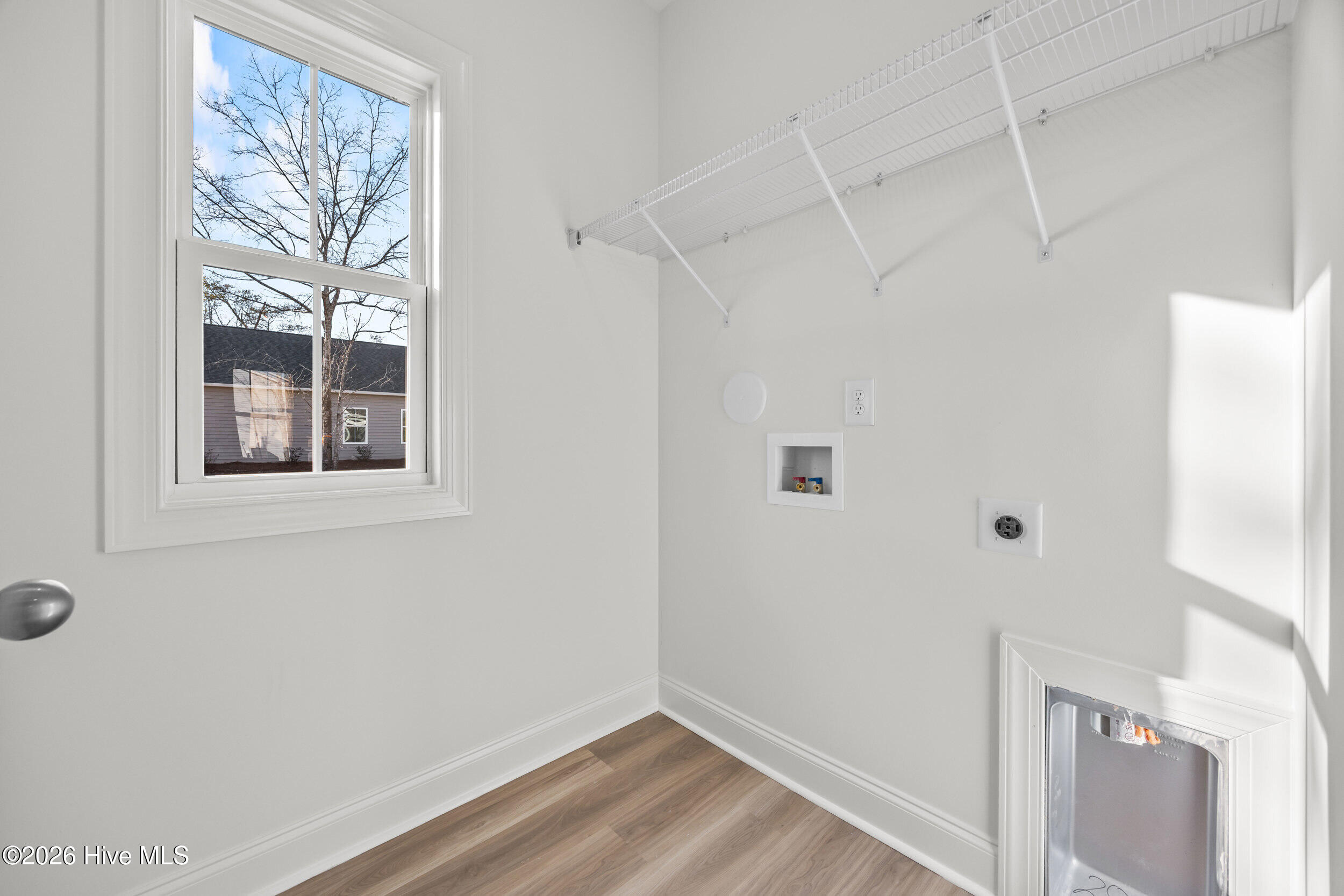 100549370 | Photo 28