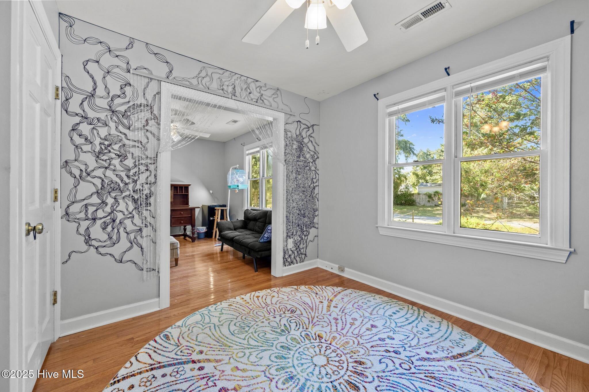 100532839 | Photo 38