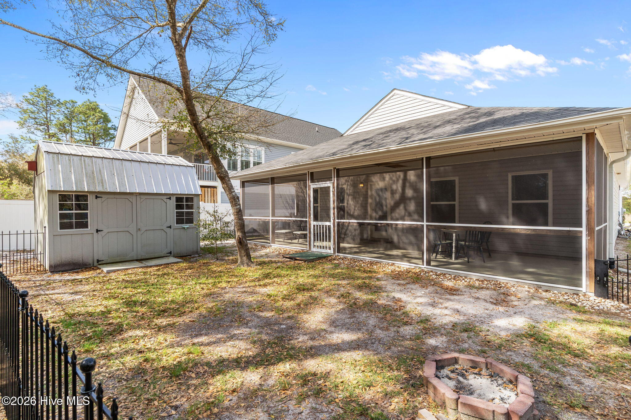 100564480 | Photo 44