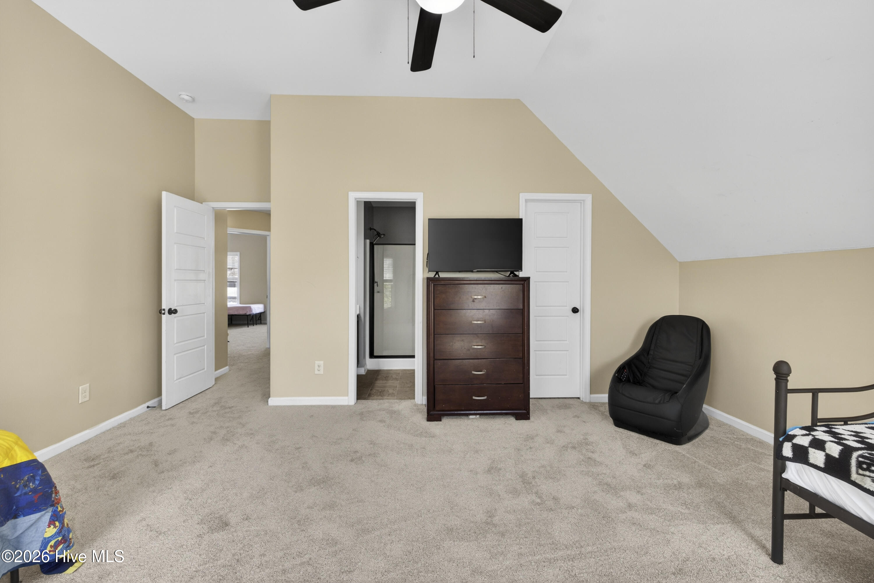 100568620 | Photo 36