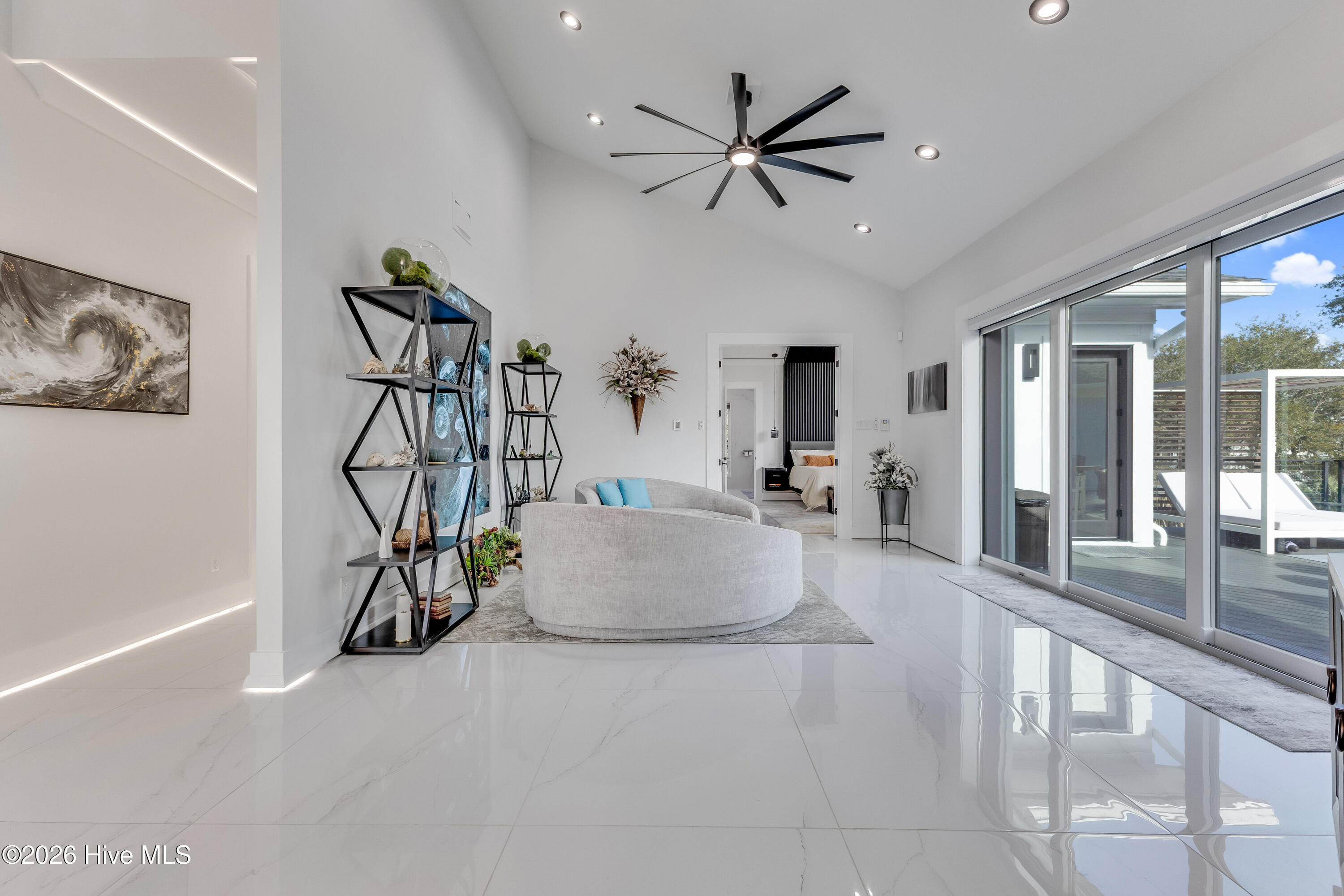 100559856 | Photo 28