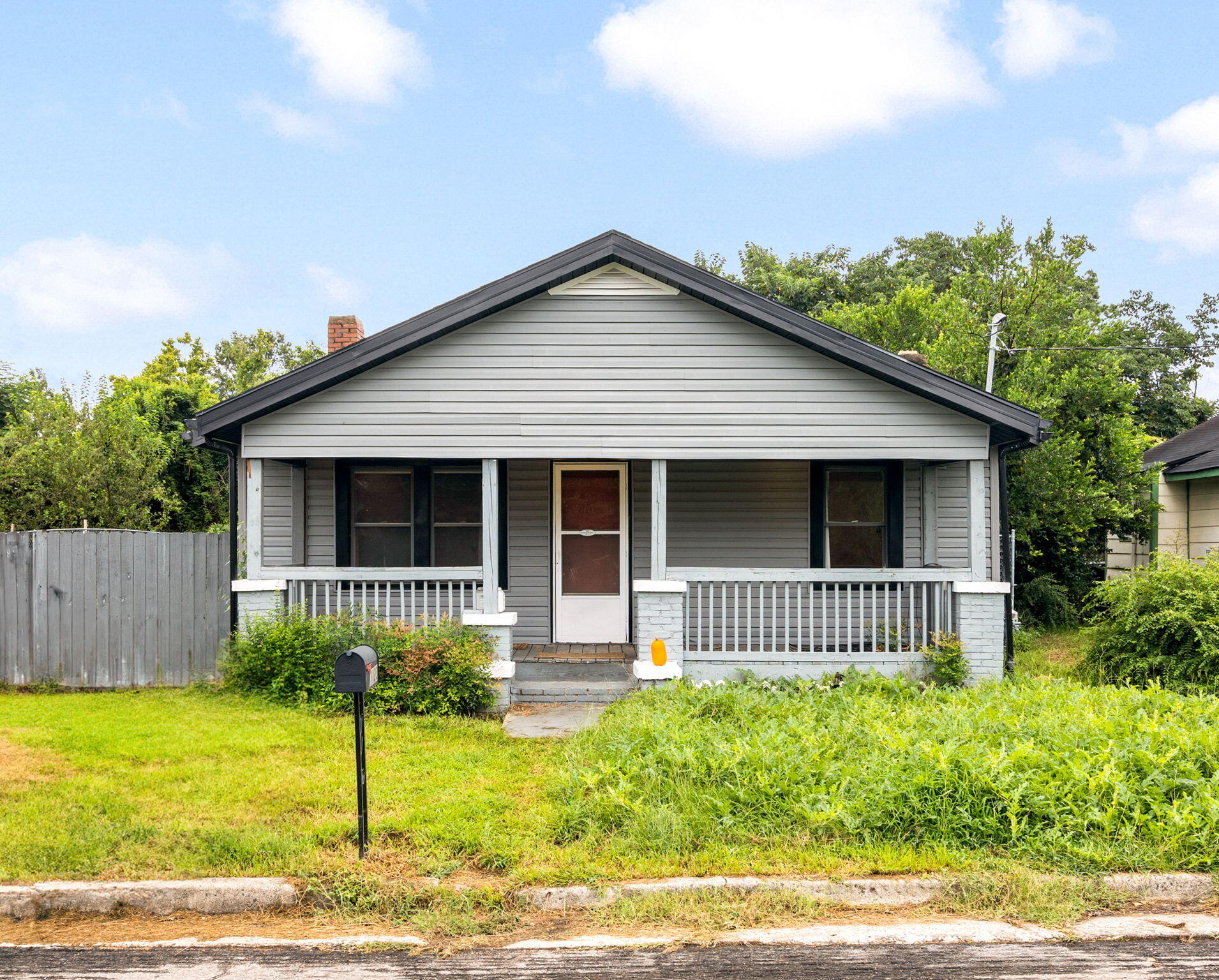 2-web-or-mls-1123 Roselle Street -100