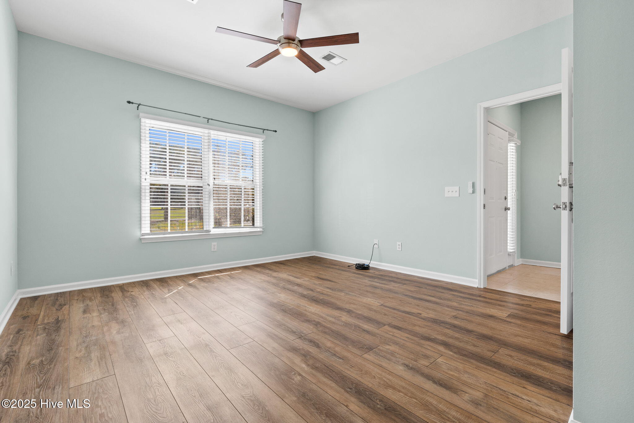 100536273 | Photo 17