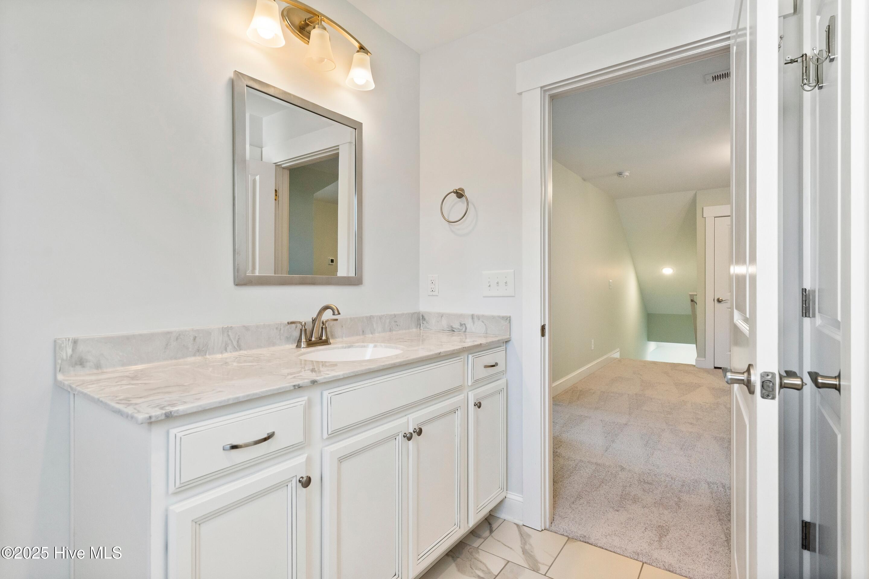 100527219 | Photo 37