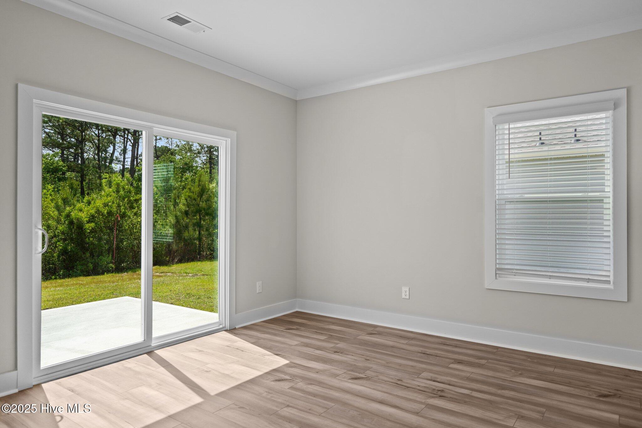 100547176 | Photo 15