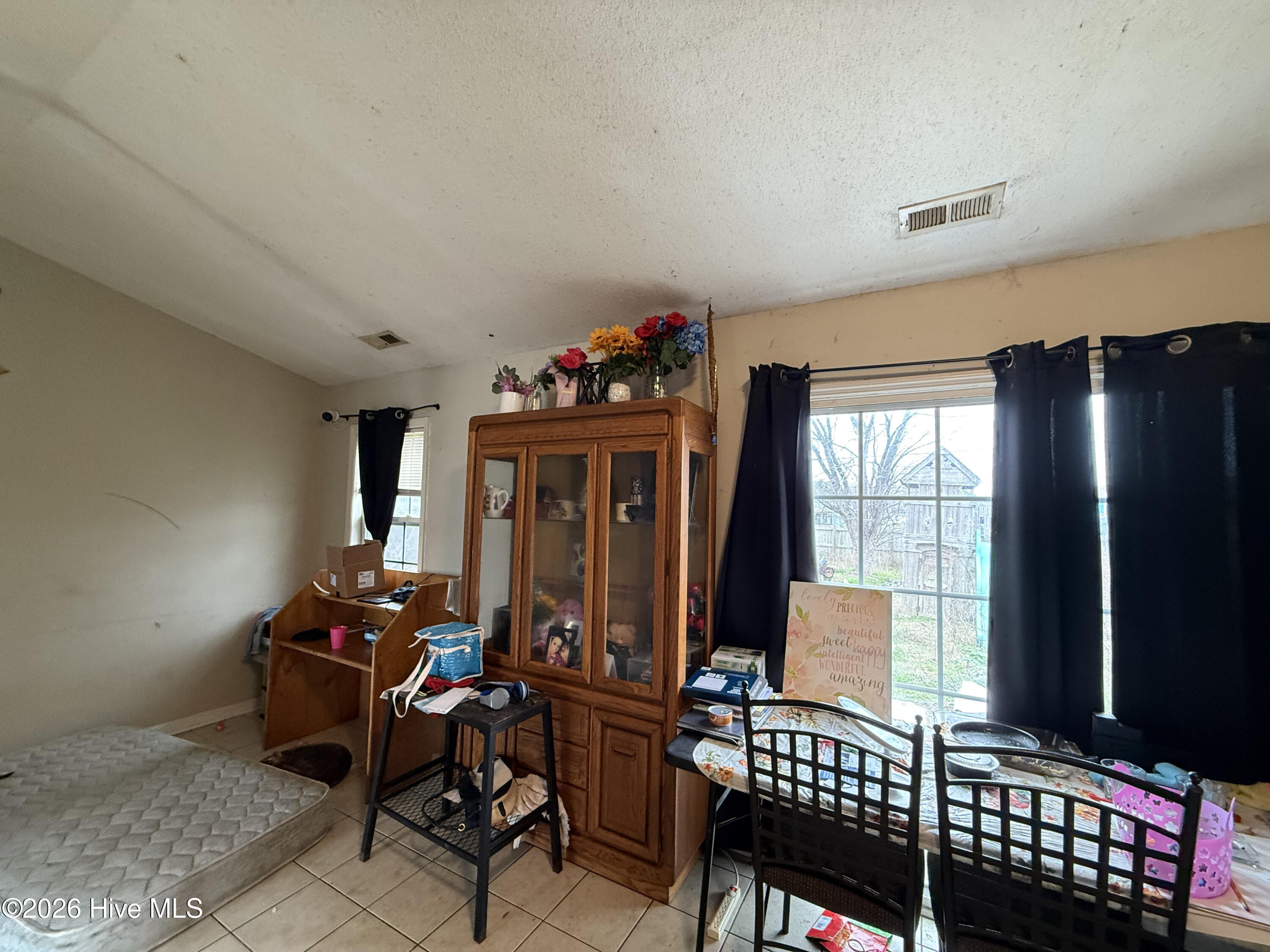 100562239 | Photo 22