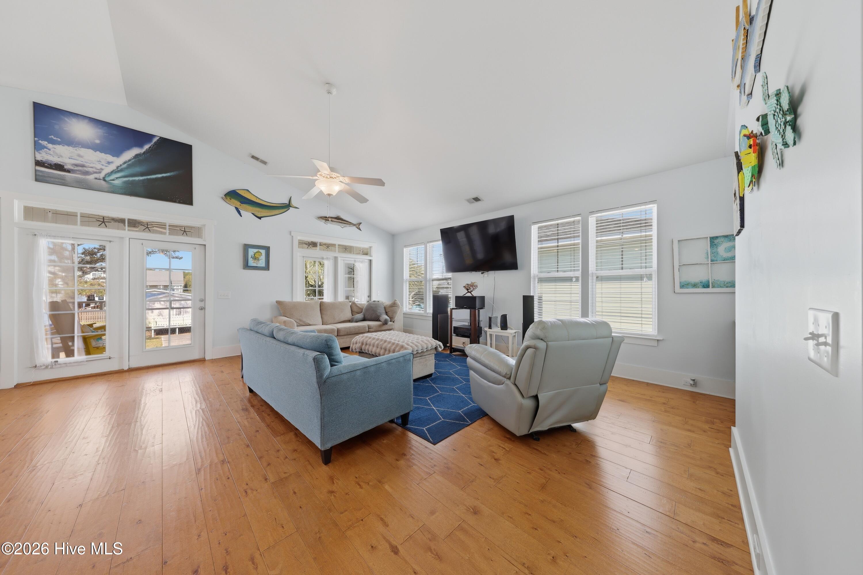 100564294 | Photo 32