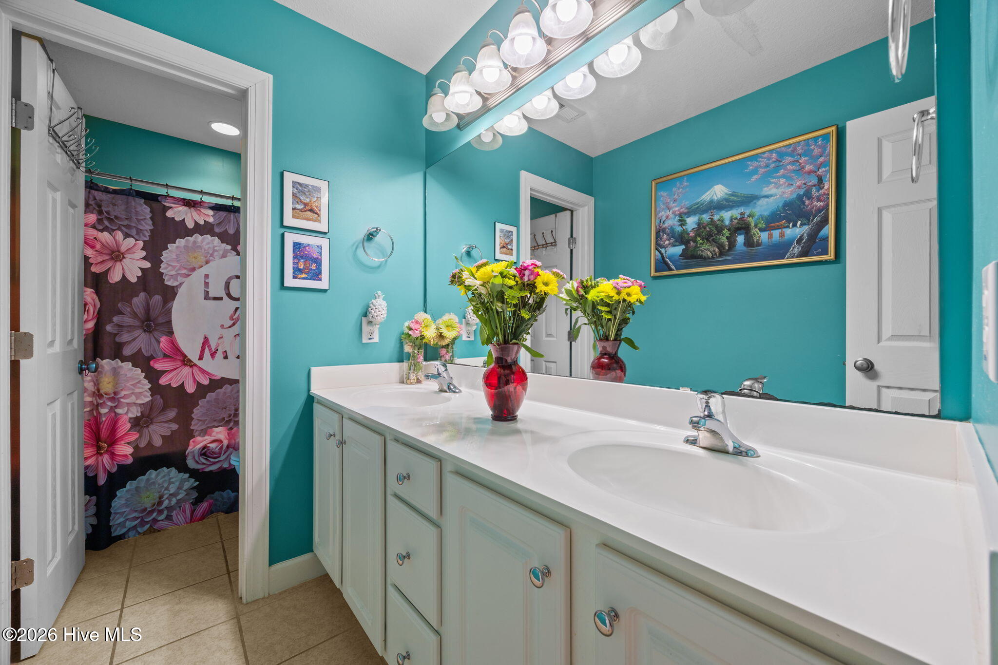 100564262 | Photo 47