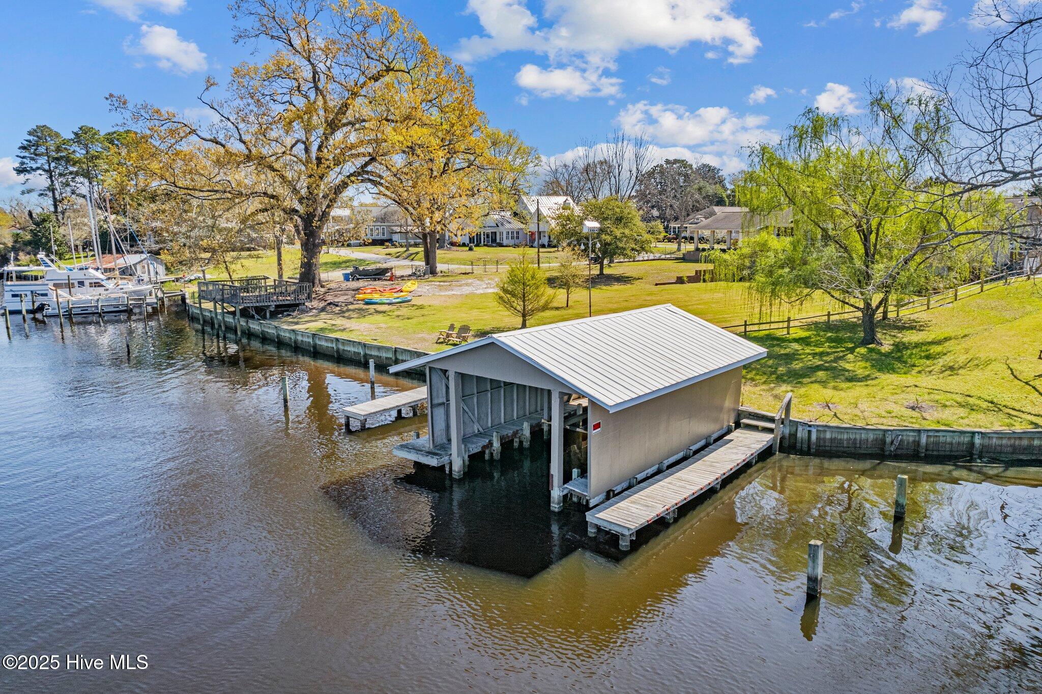 100546062 | Photo 15