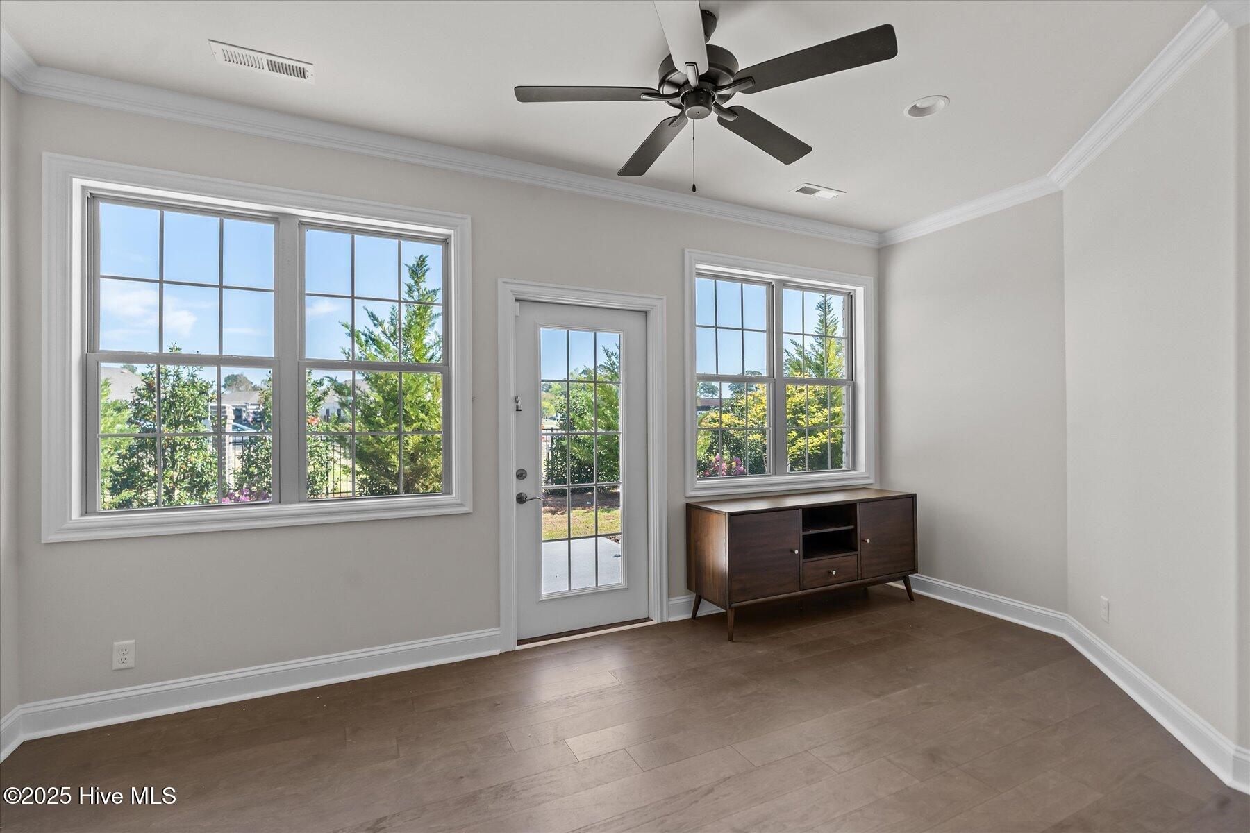 100501271 | Photo 12