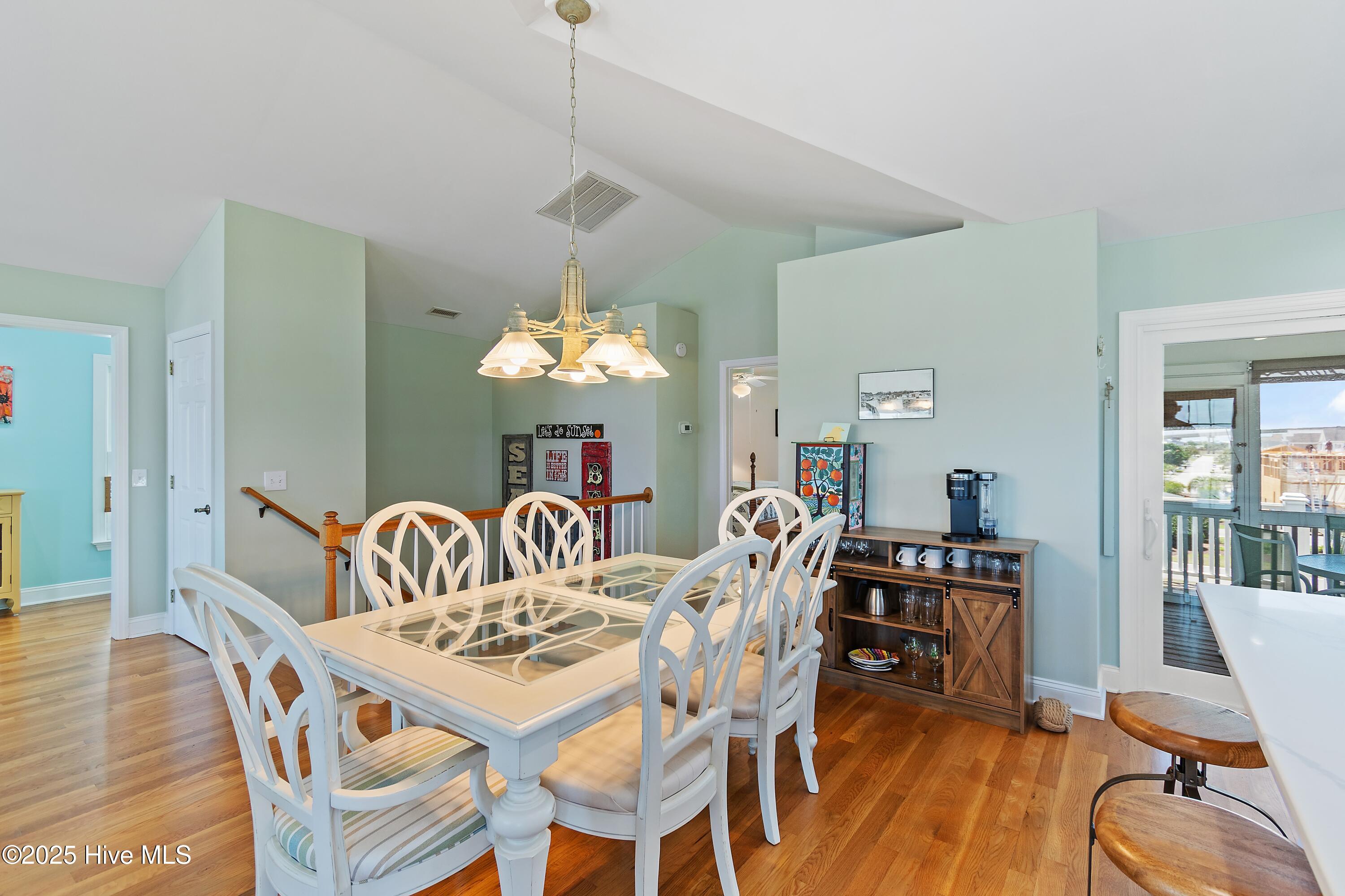 100552755 | Photo 14