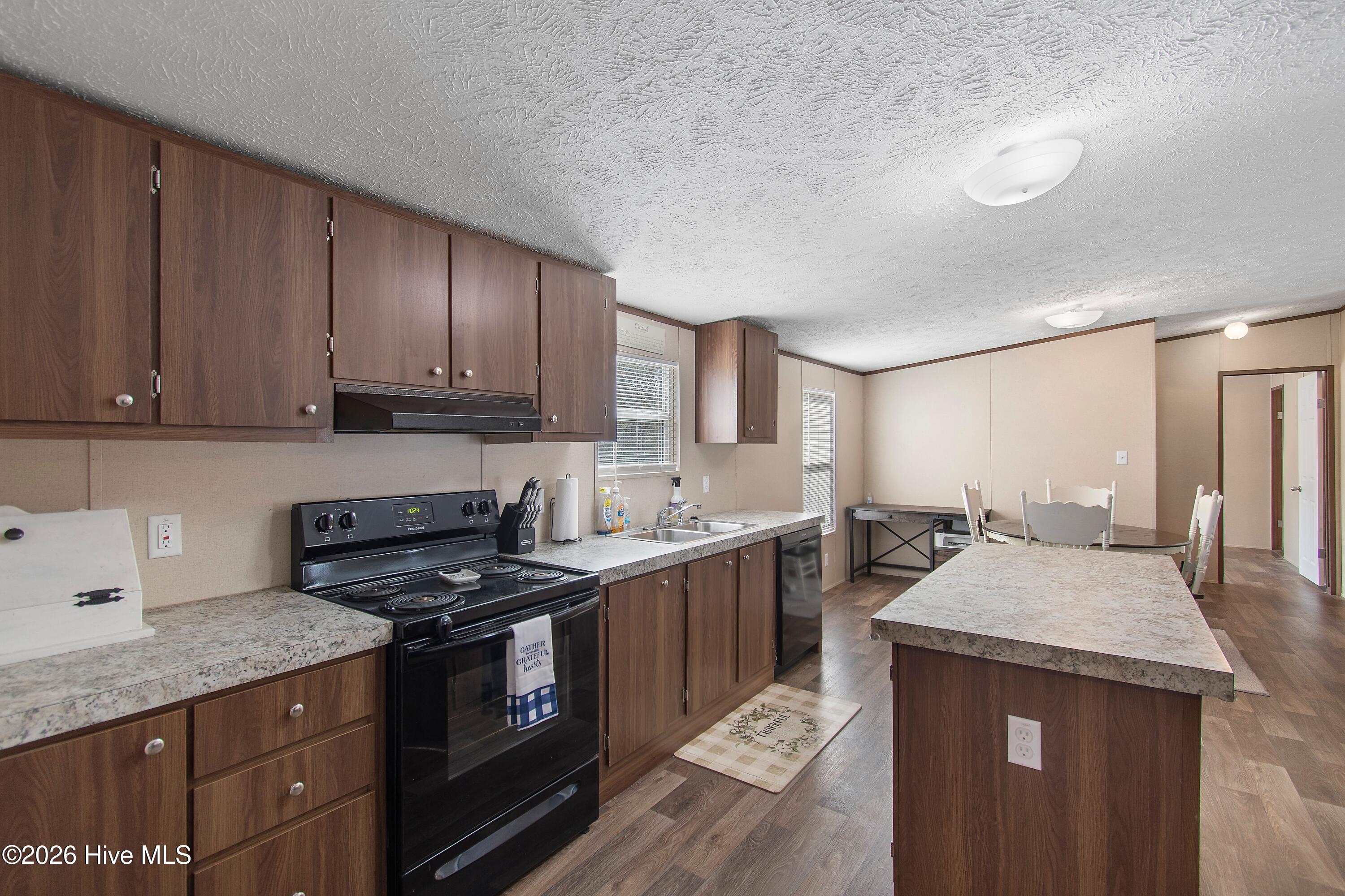 100563452 | Photo 17