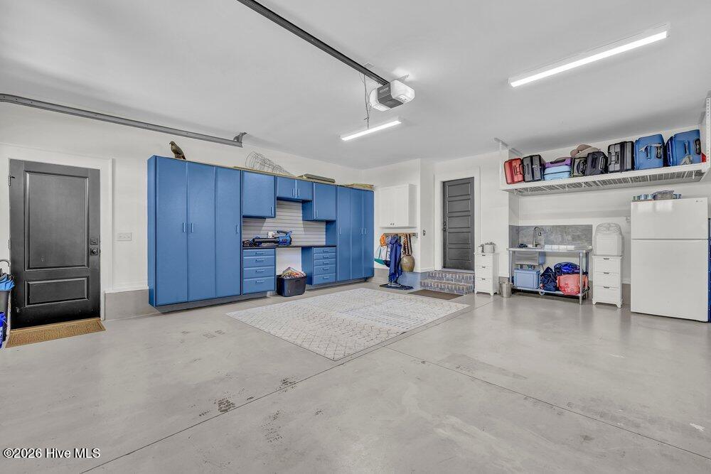 100561379 | Photo 47