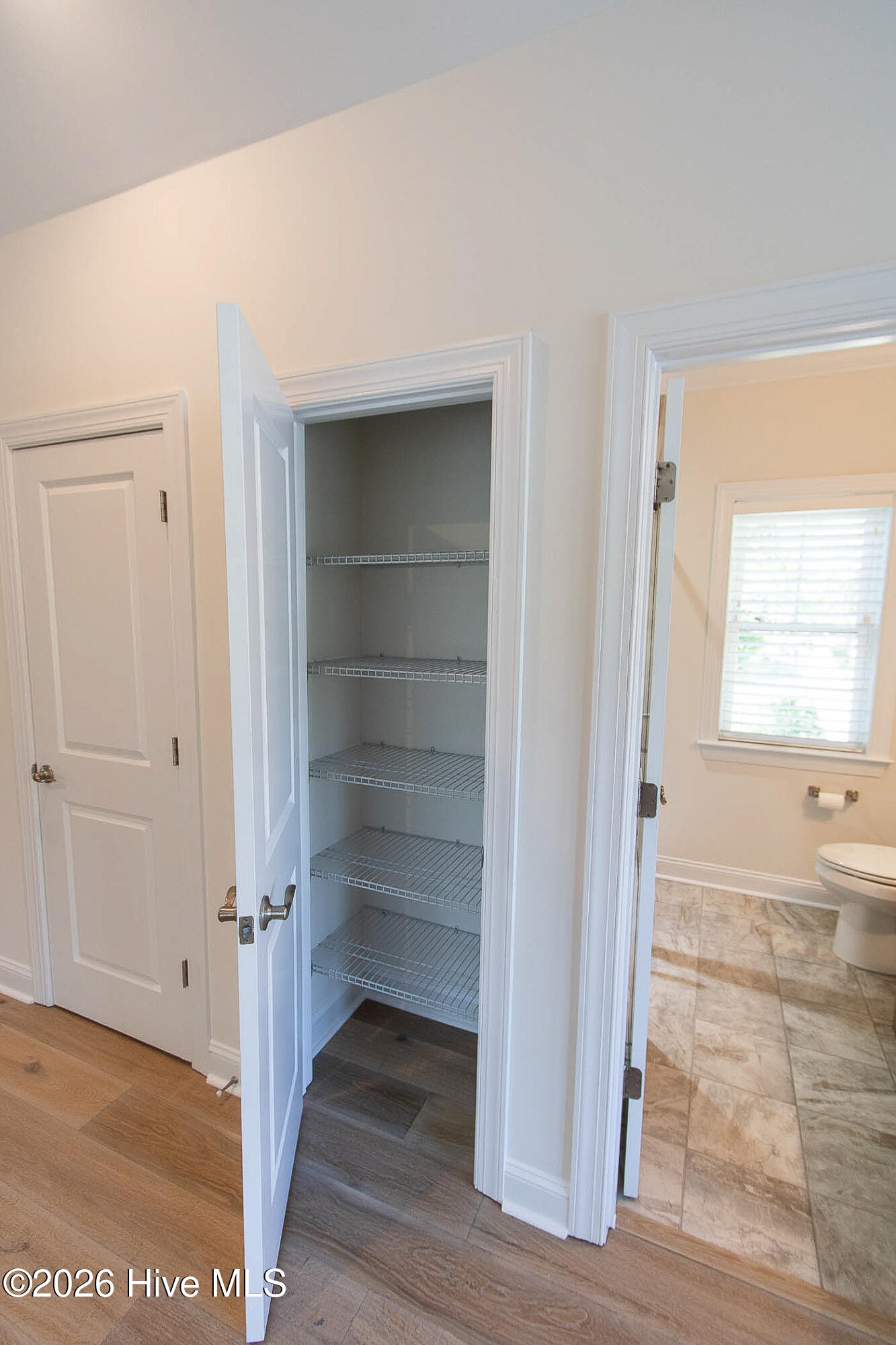 100568588 | Photo 57