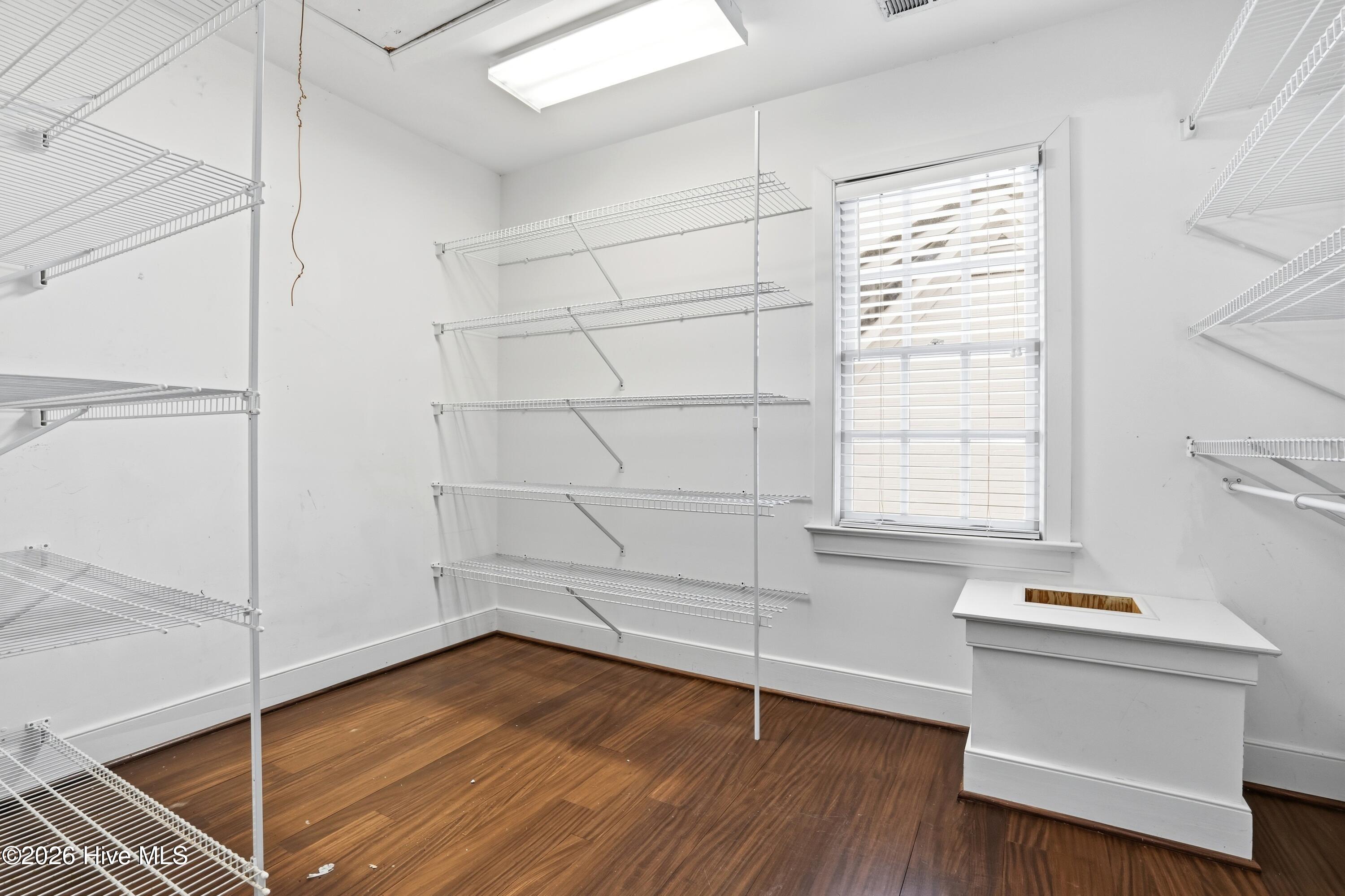 100556046 | Photo 72