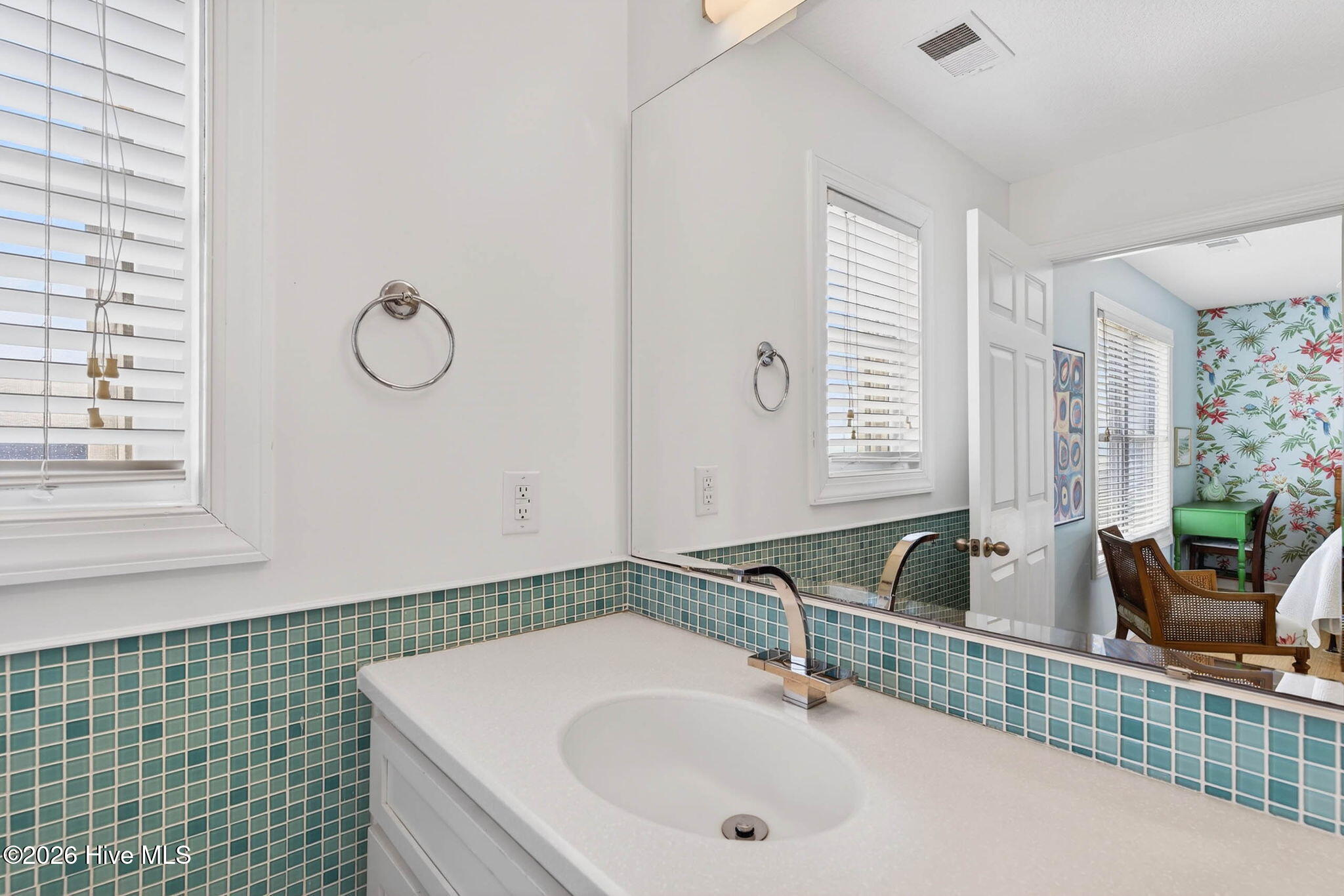 100563244 | Photo 34