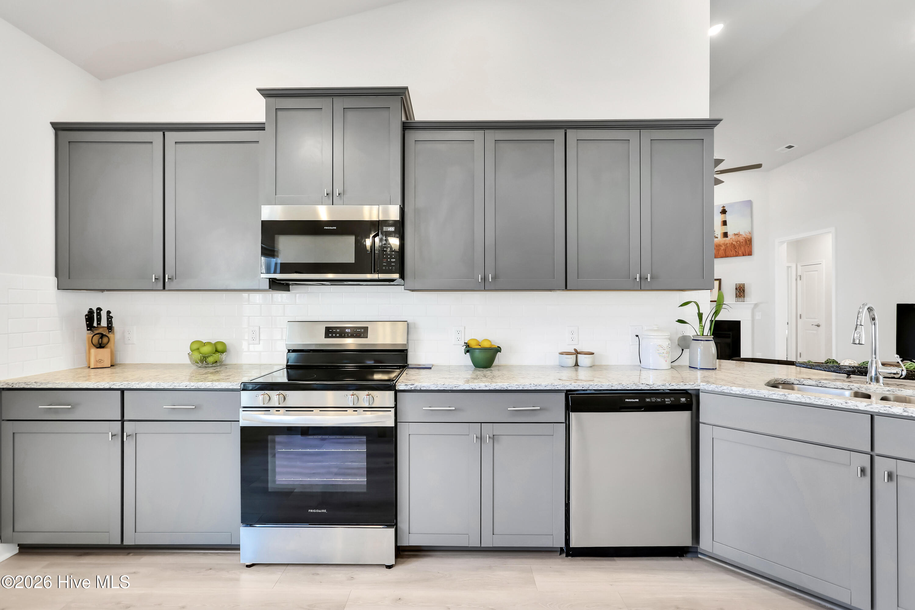 100552855 | Photo 12