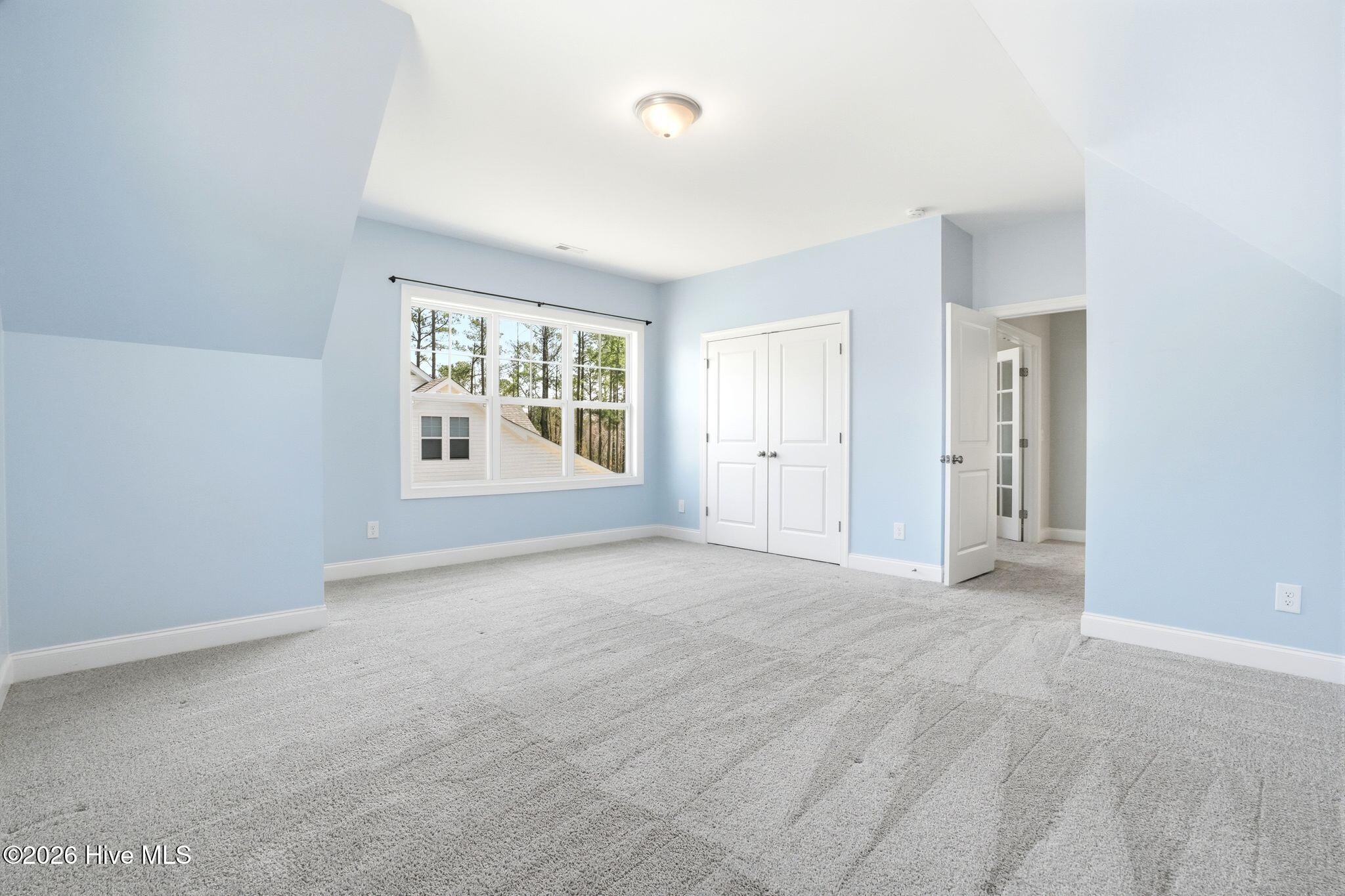 100562109 | Photo 54