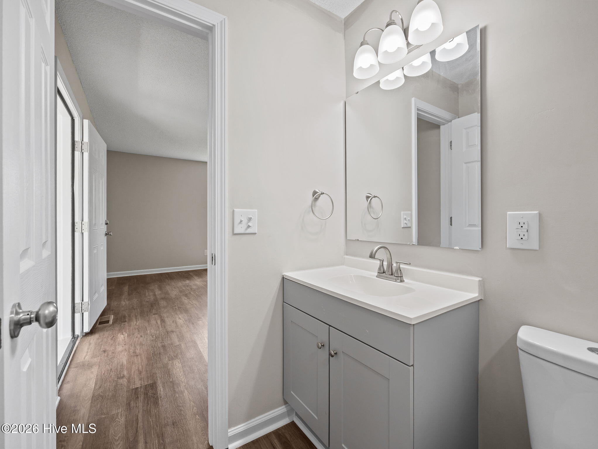 100564387 | Photo 34