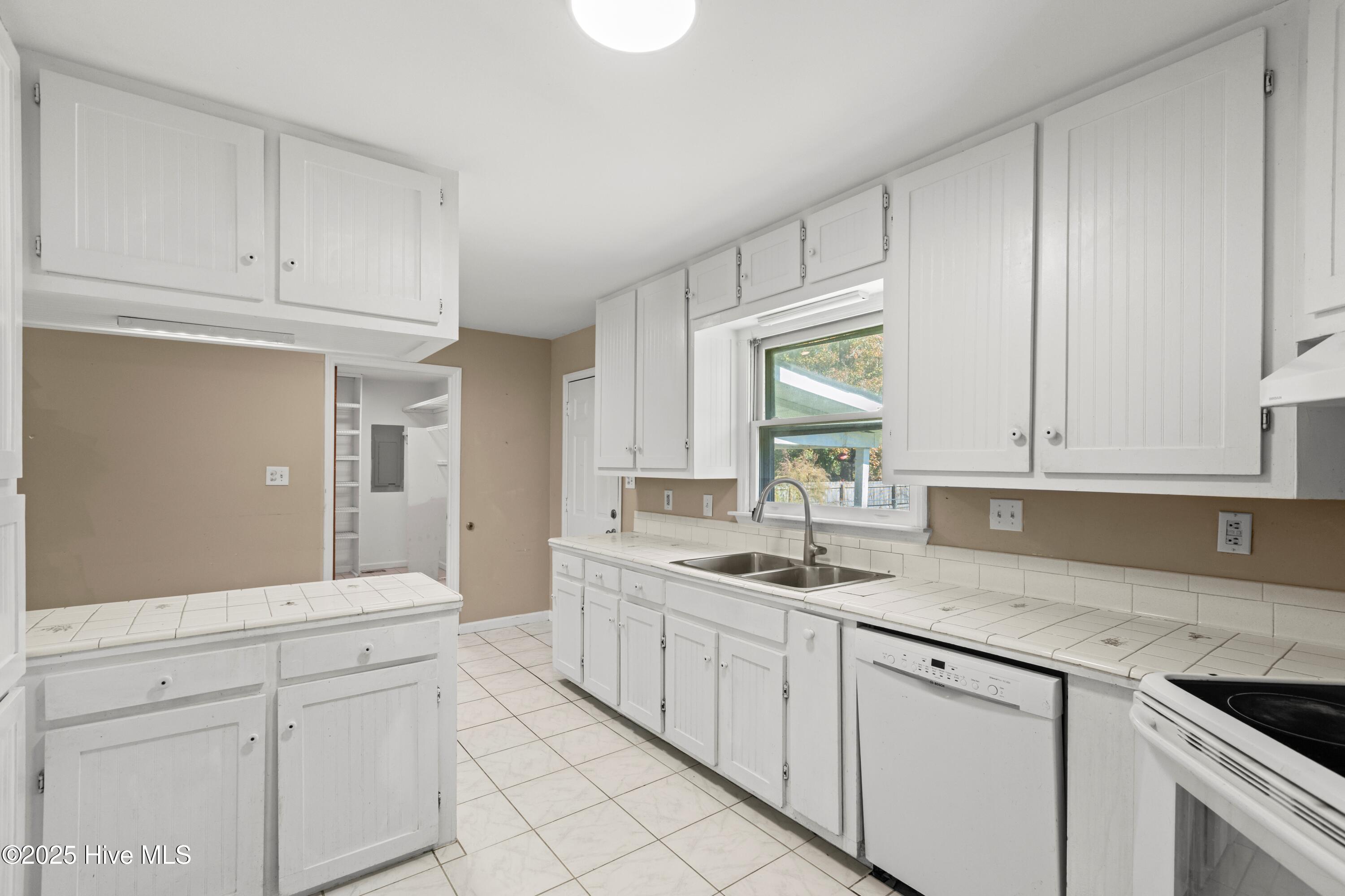 100543446 | Photo 12