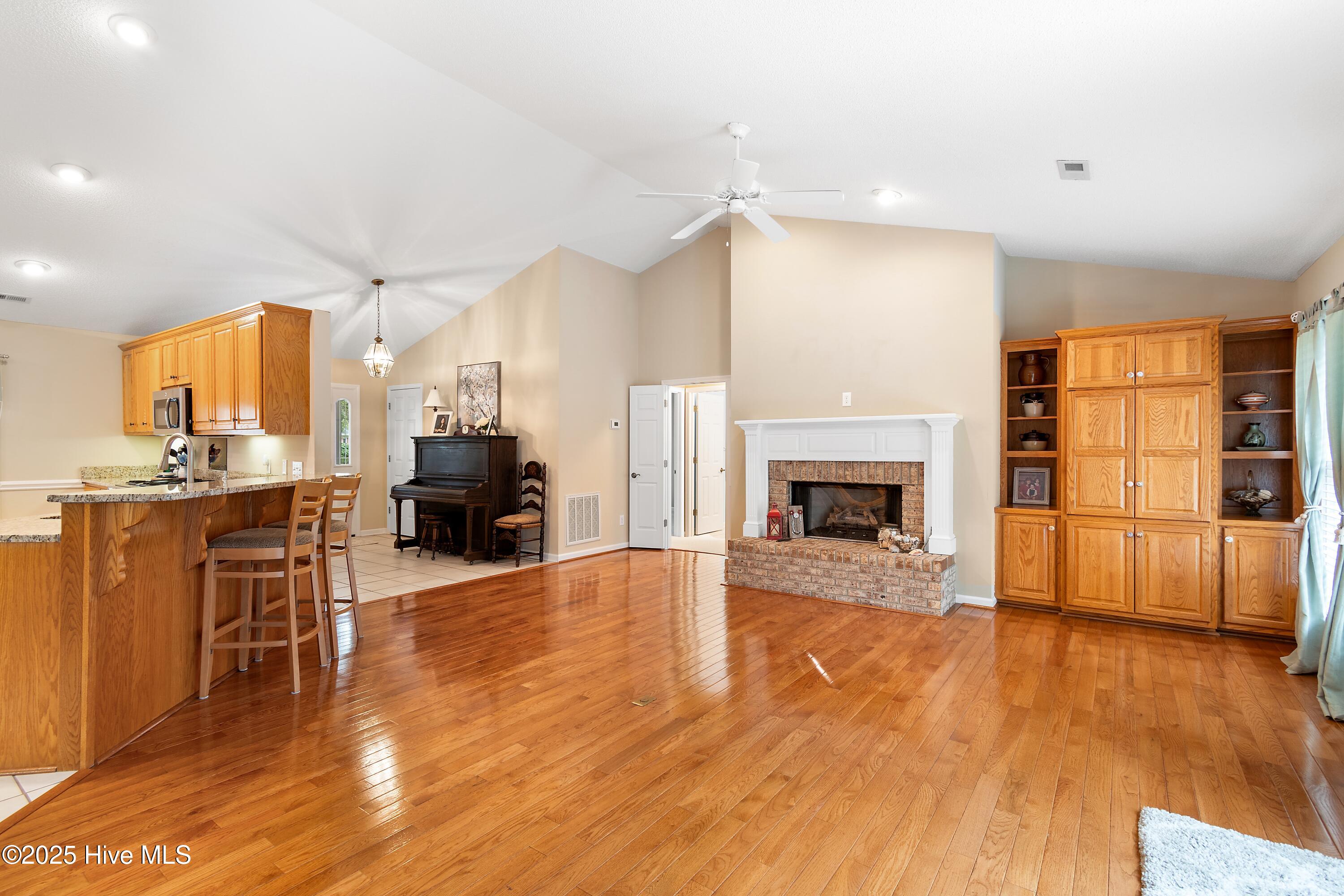 100556146 | Photo 13