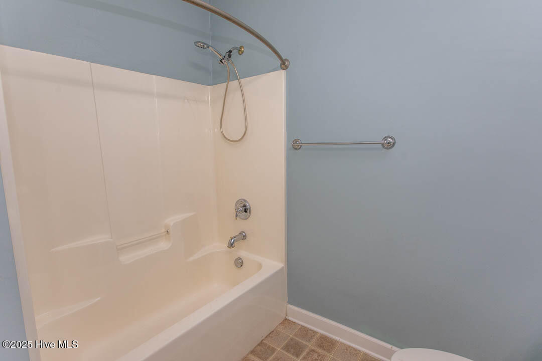 100532415 | Photo 22