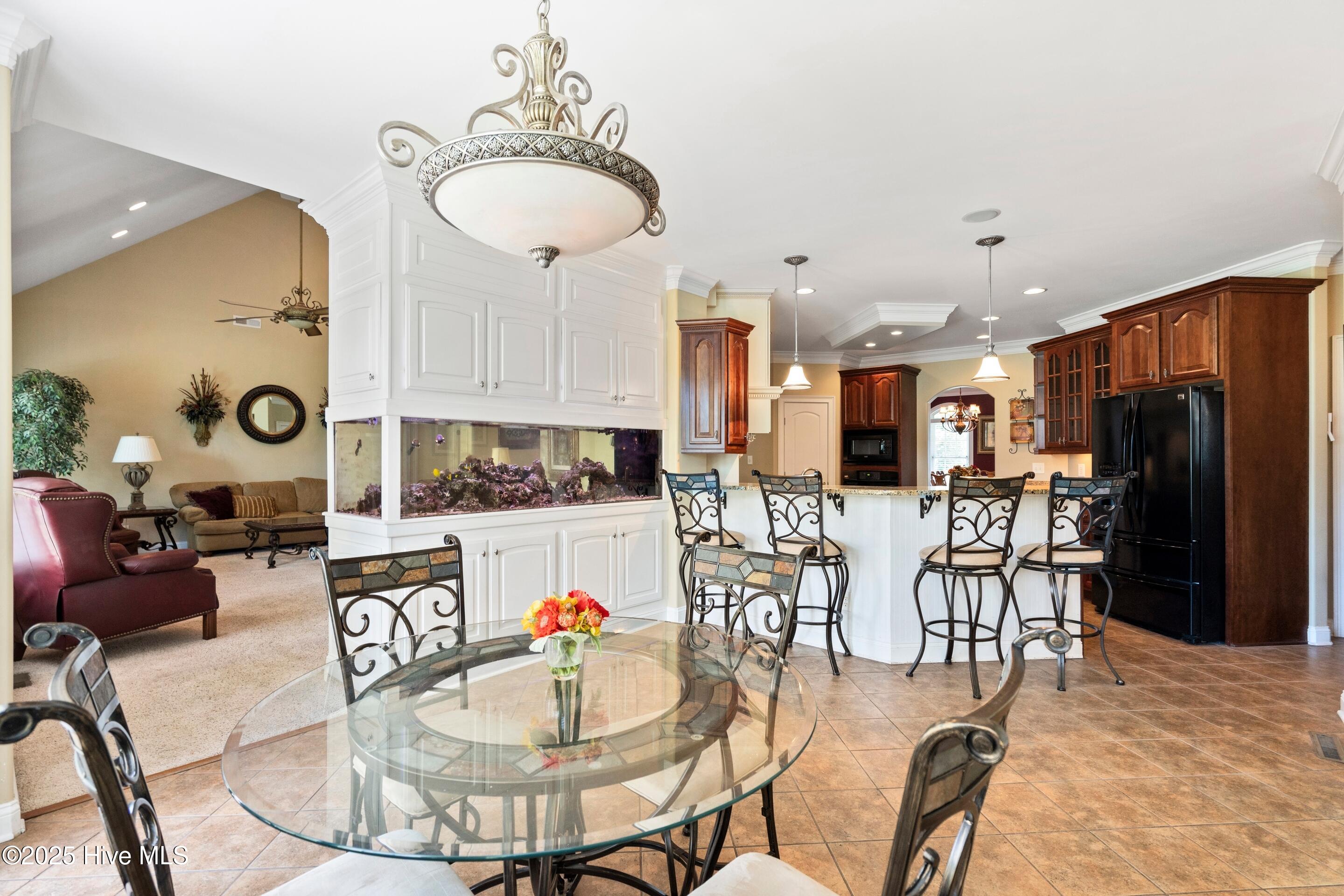 100518438 | Photo 17