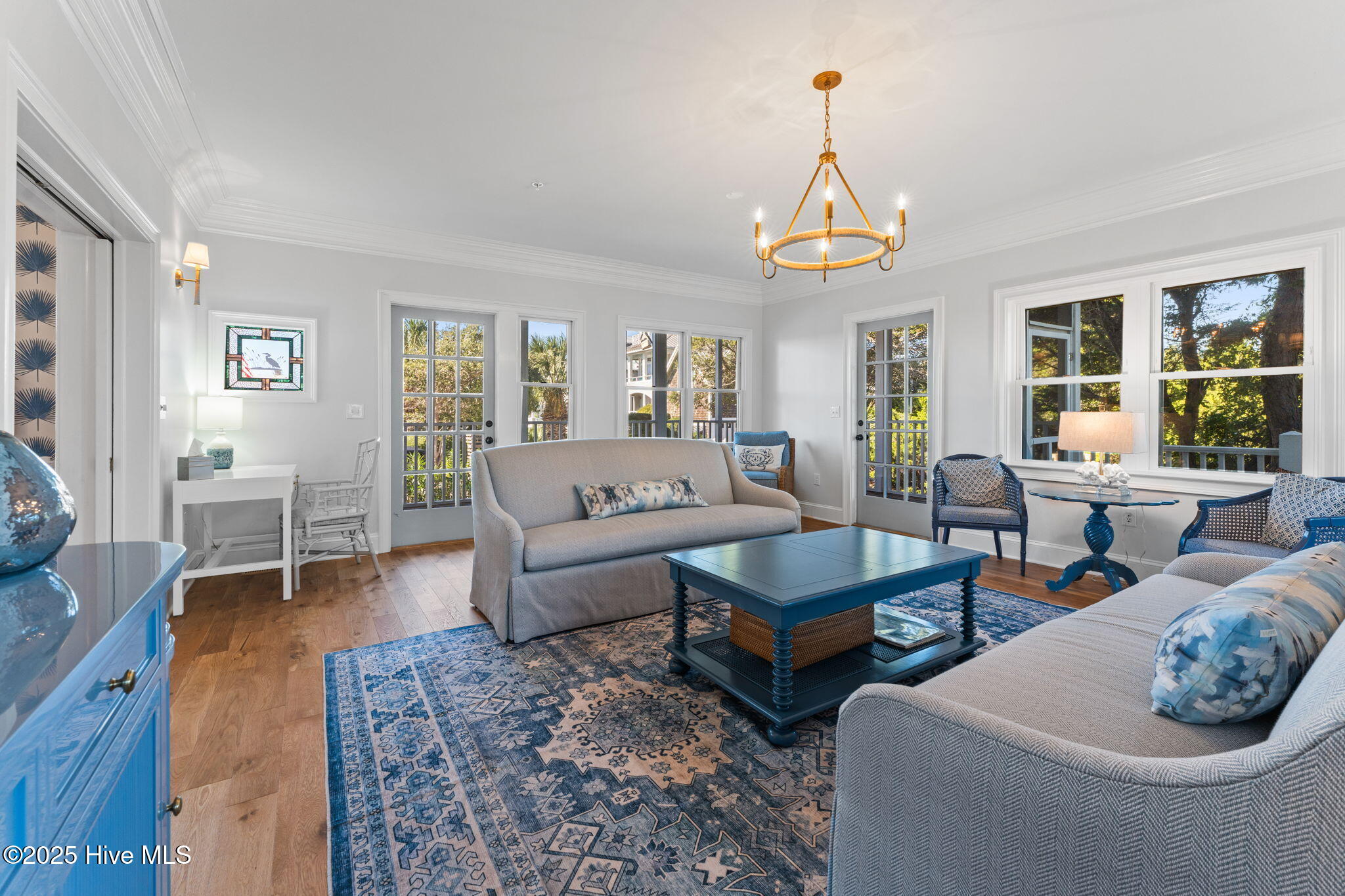 100548683 | Photo 12