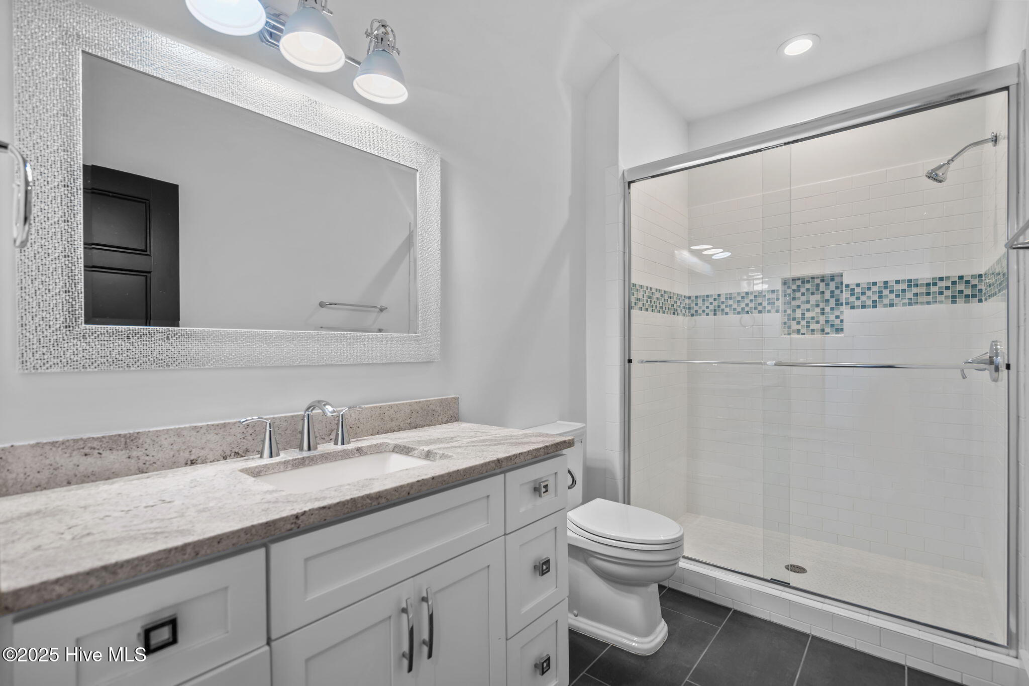 100532333 | Photo 60