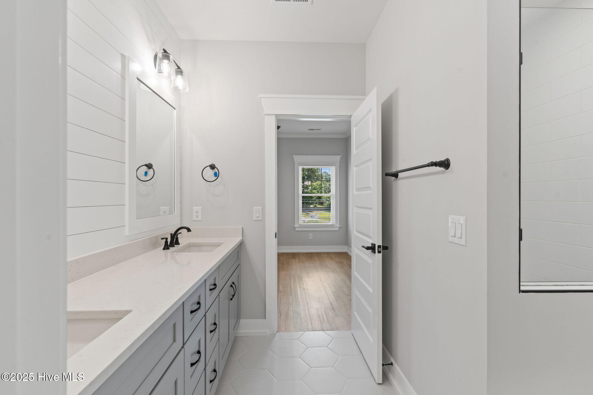 100479579 | Photo 22