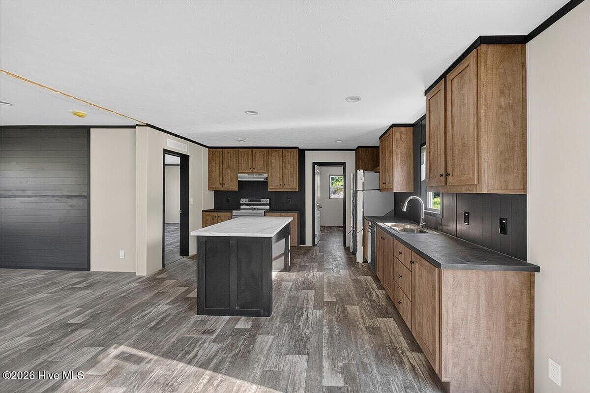 8 New Haven - Kitchen 3