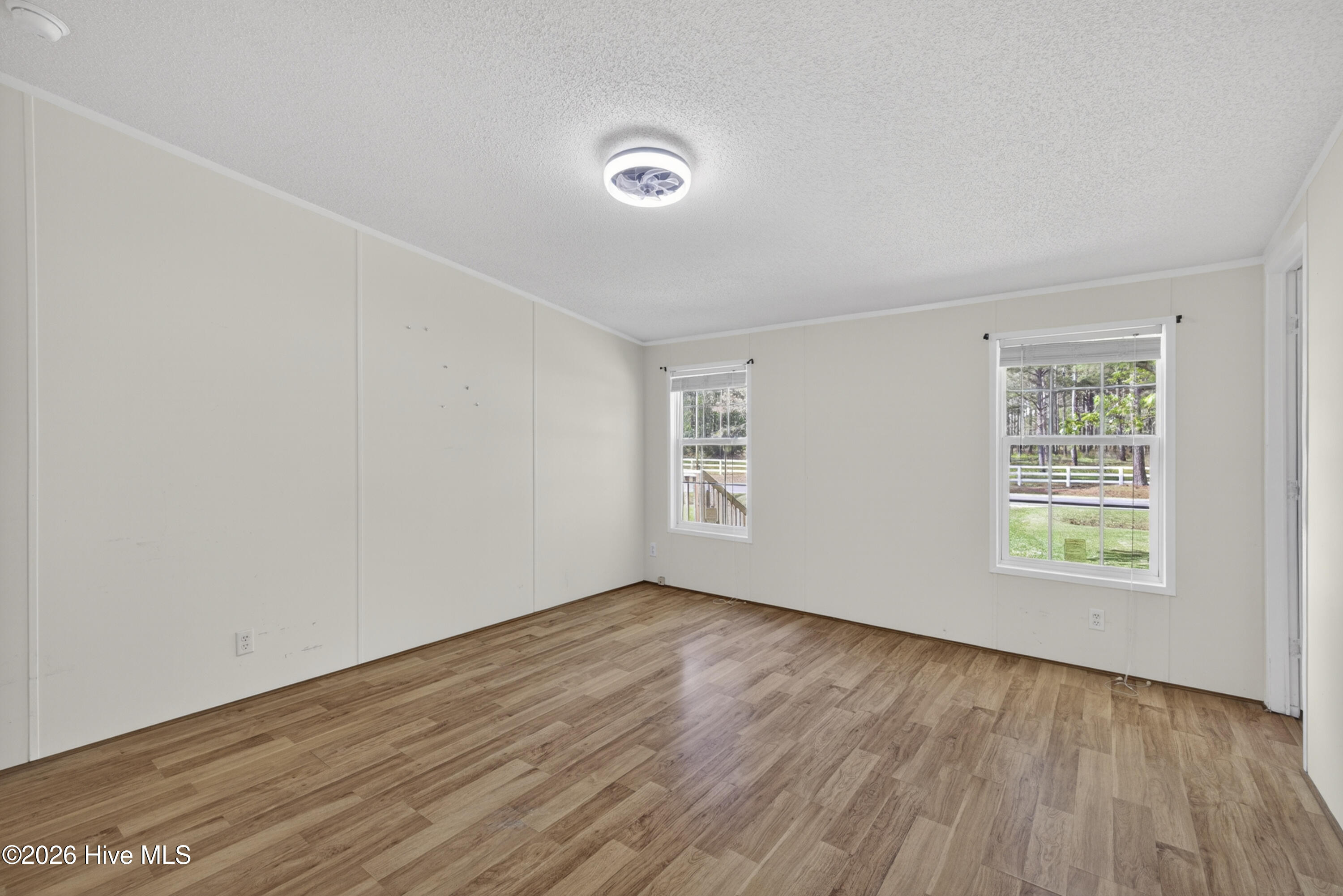 100566383 | Photo 18