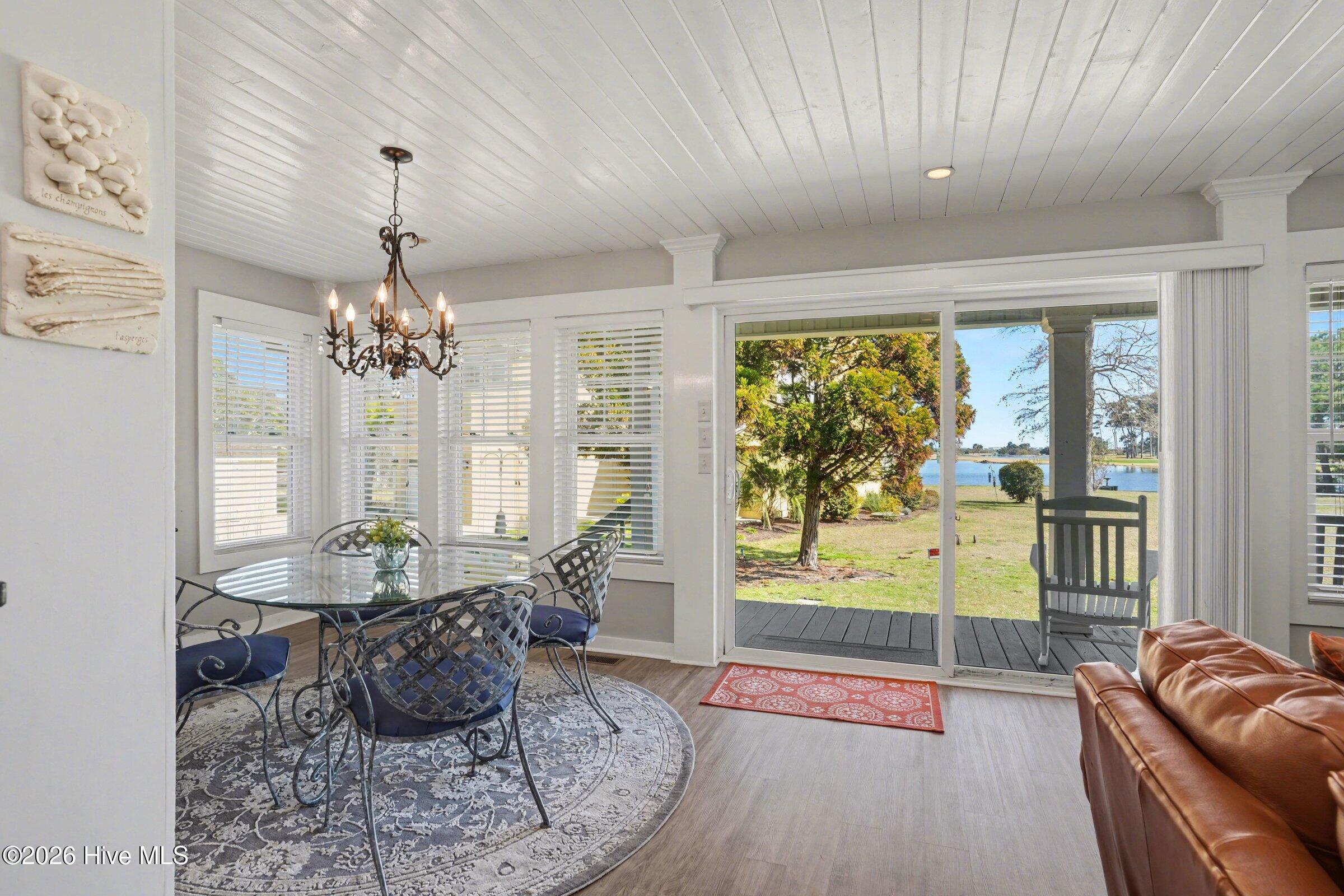 100561753 | Photo 12