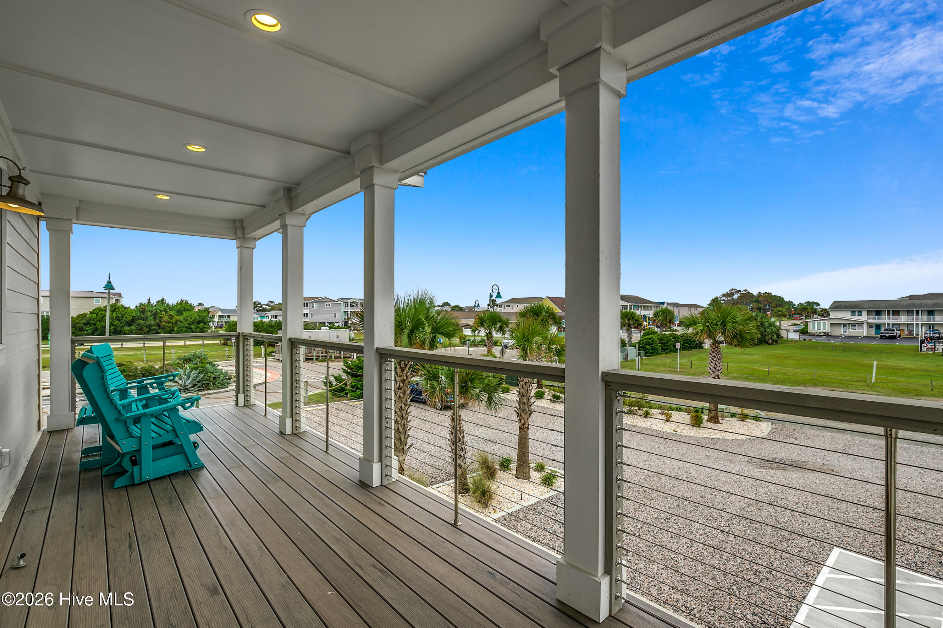 100543615 | Photo 74