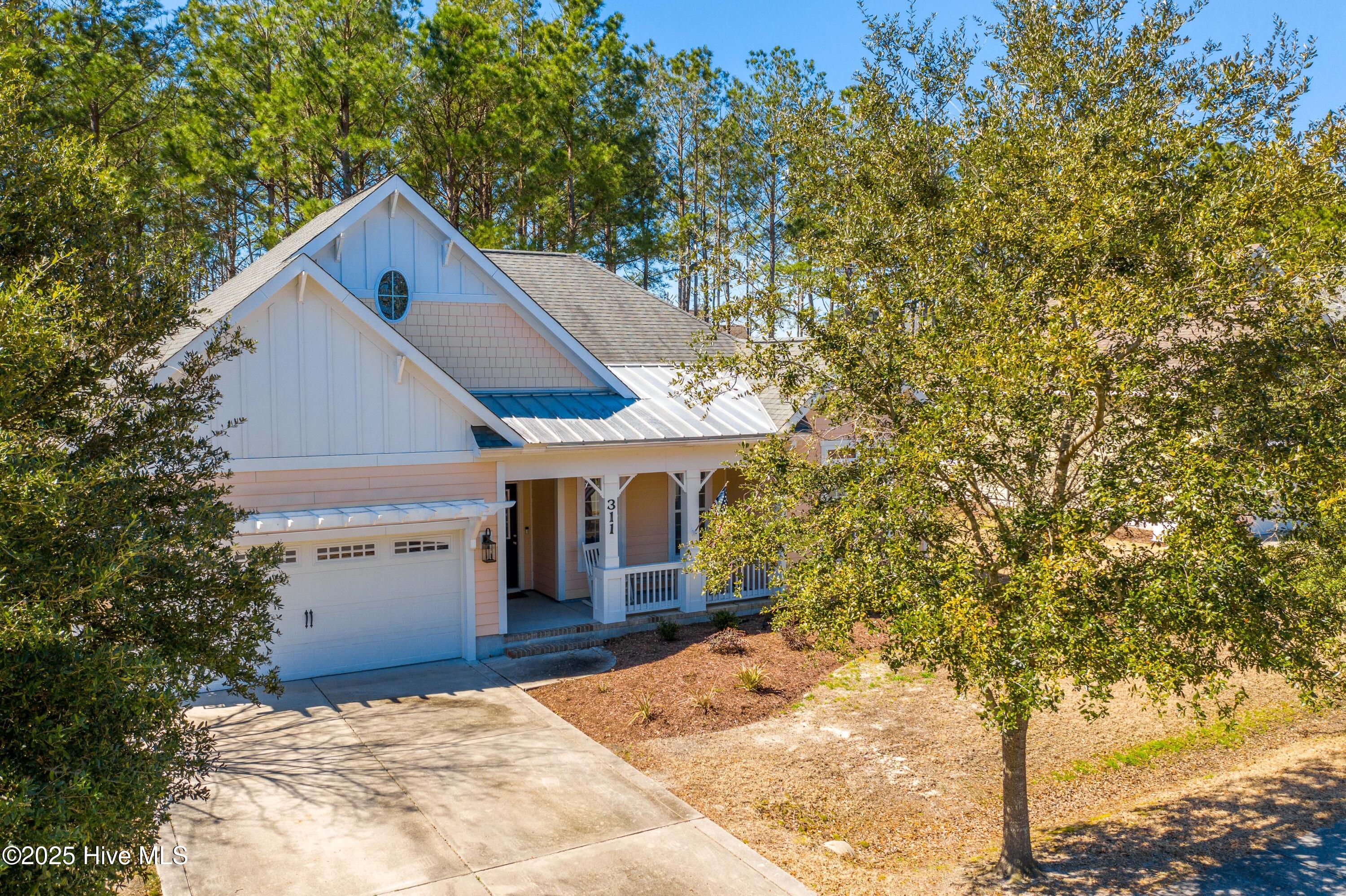 100570166 | Photo 15