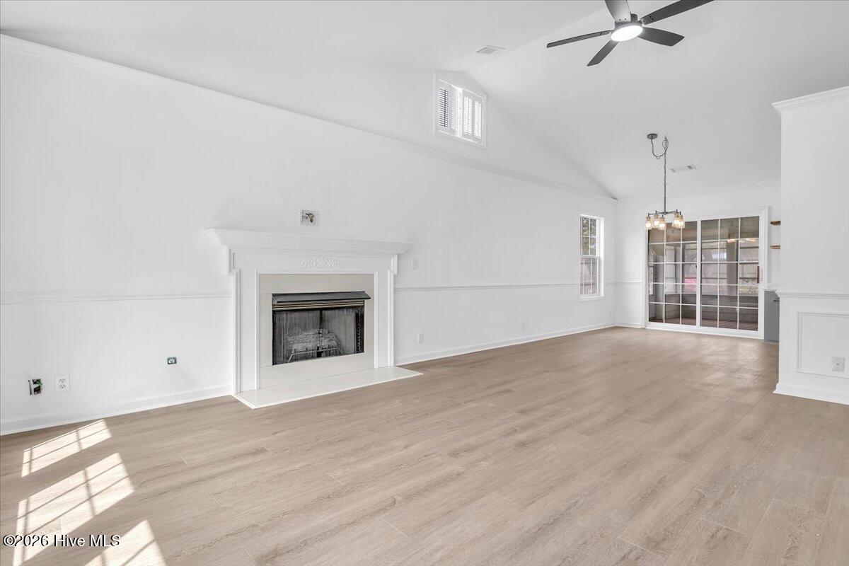 100564620 | Photo 22