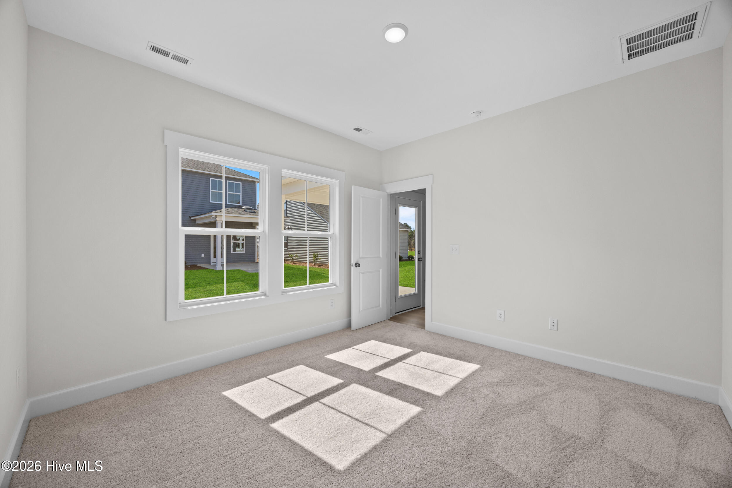 100547264 | Photo 24