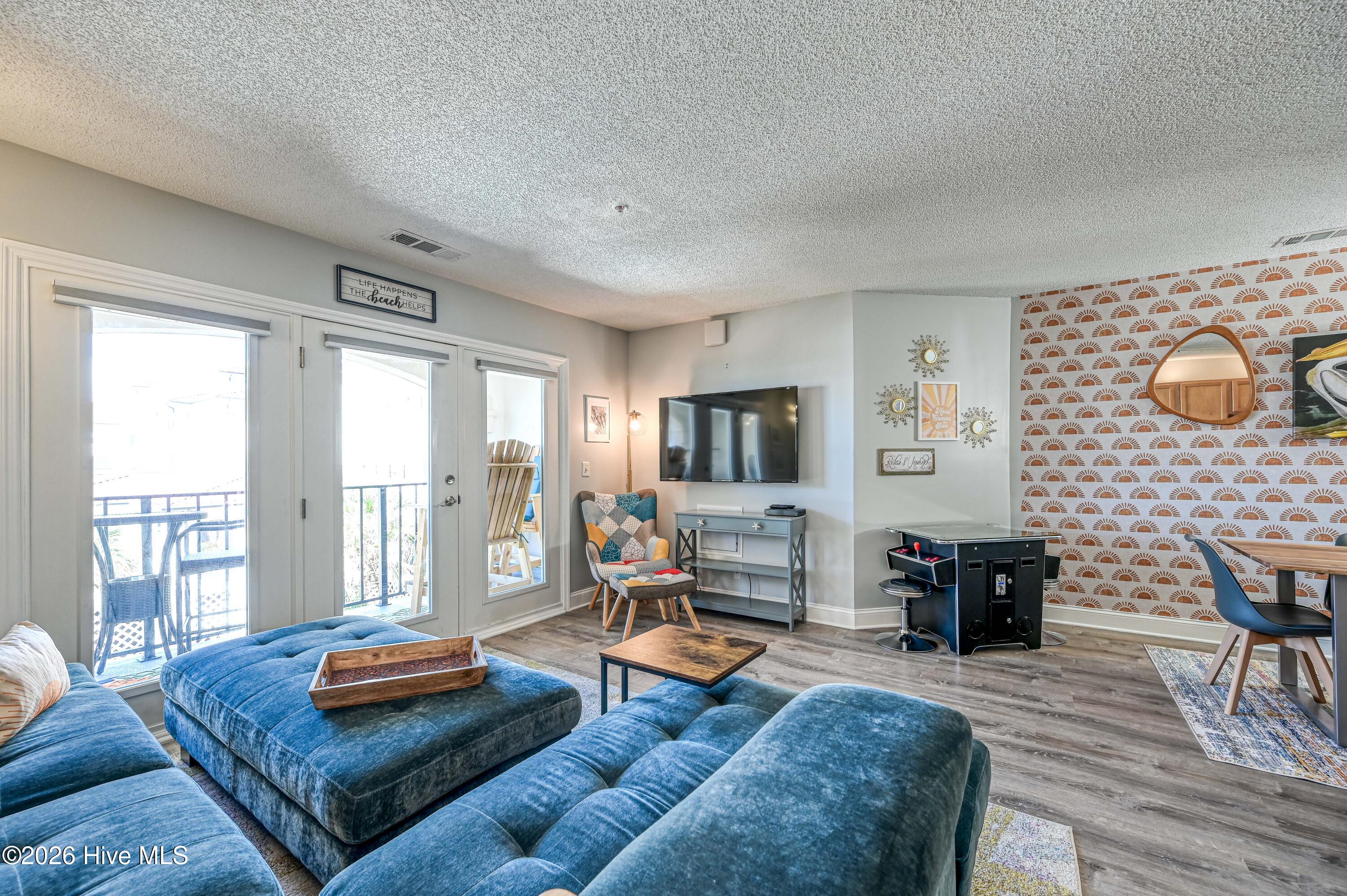 100568256 | Photo 32