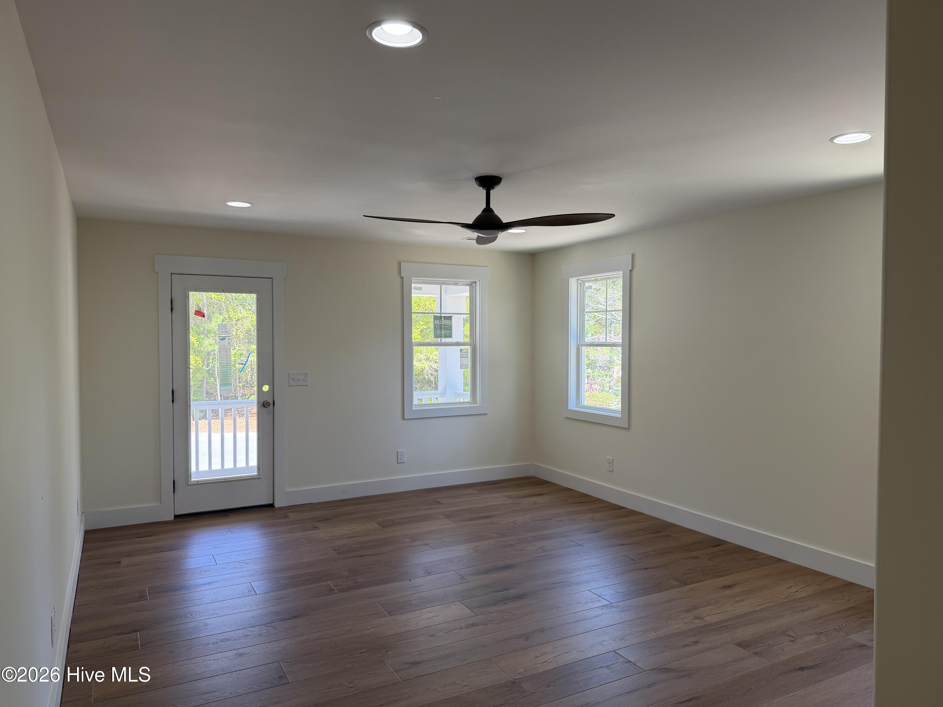 100568393 | Photo 37